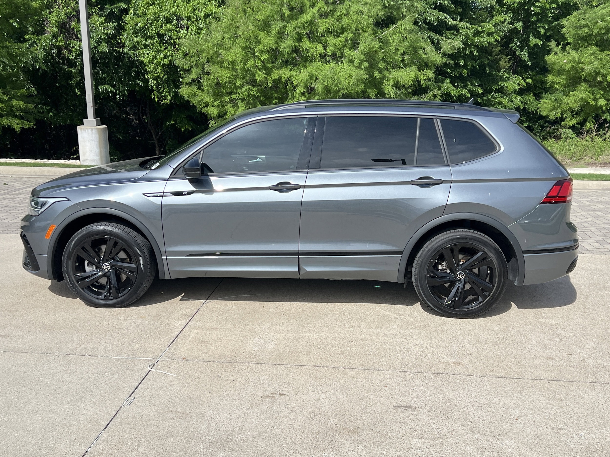 2023 Volkswagen Tiguan SE R-Line Black photo 6
