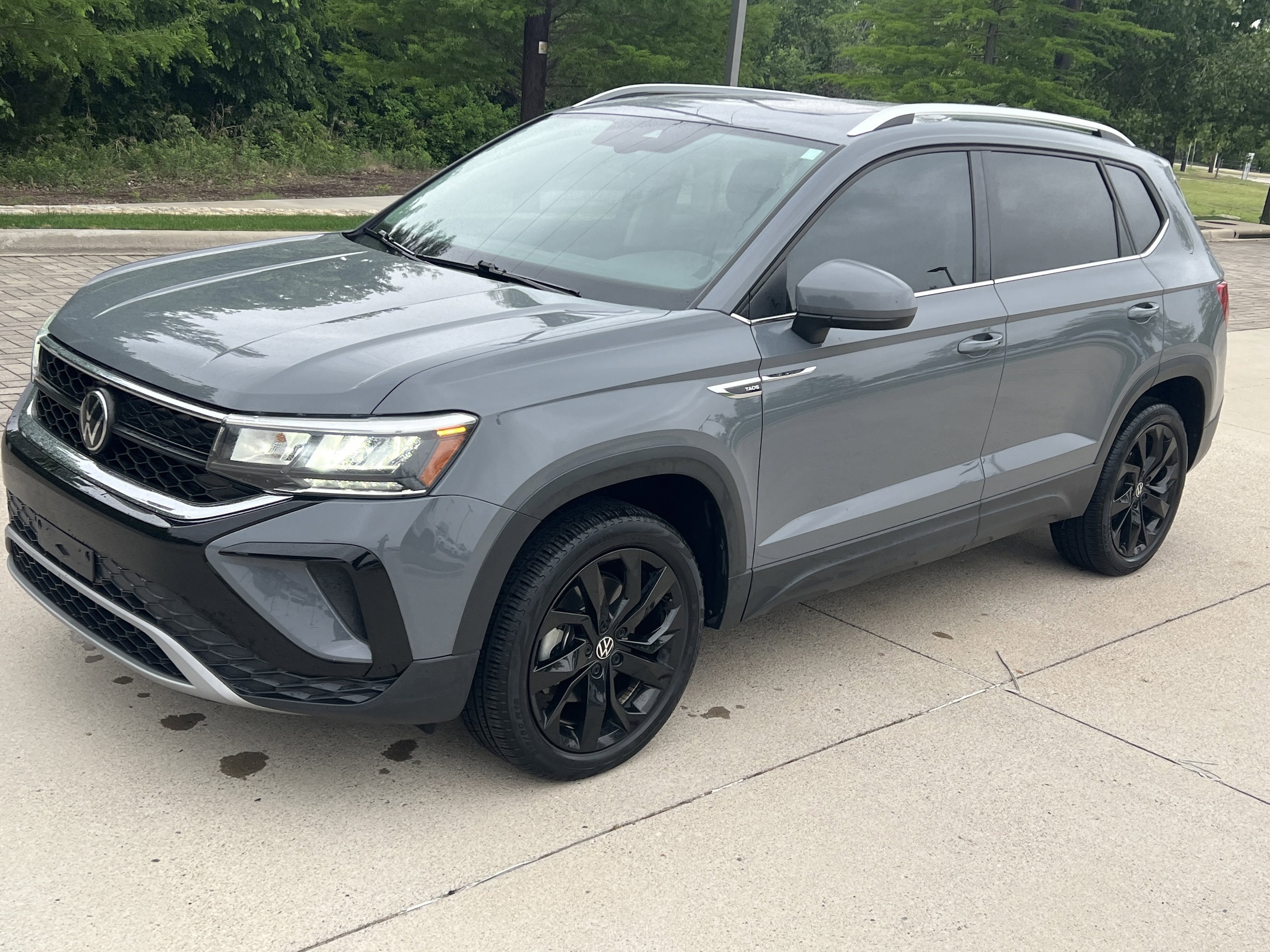 2023 Volkswagen Taos SE photo 4