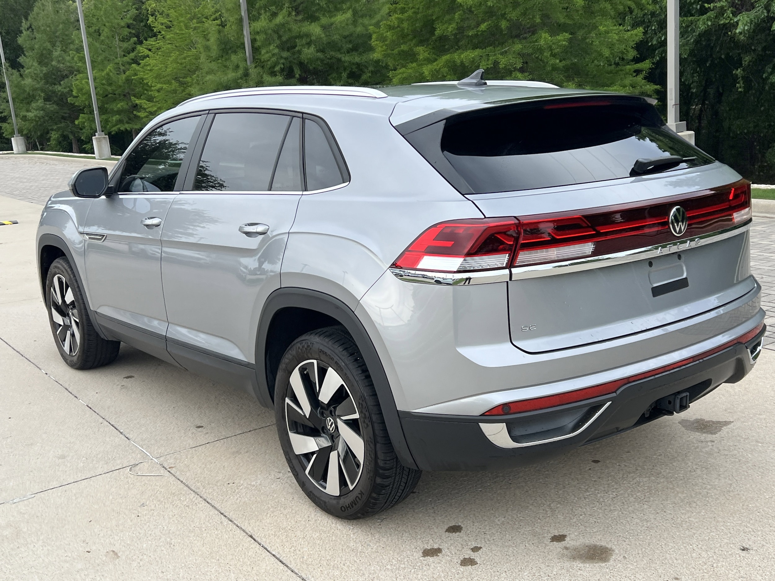 2024 Volkswagen Atlas Cross Sport 2.0T SE w/Technology photo 6