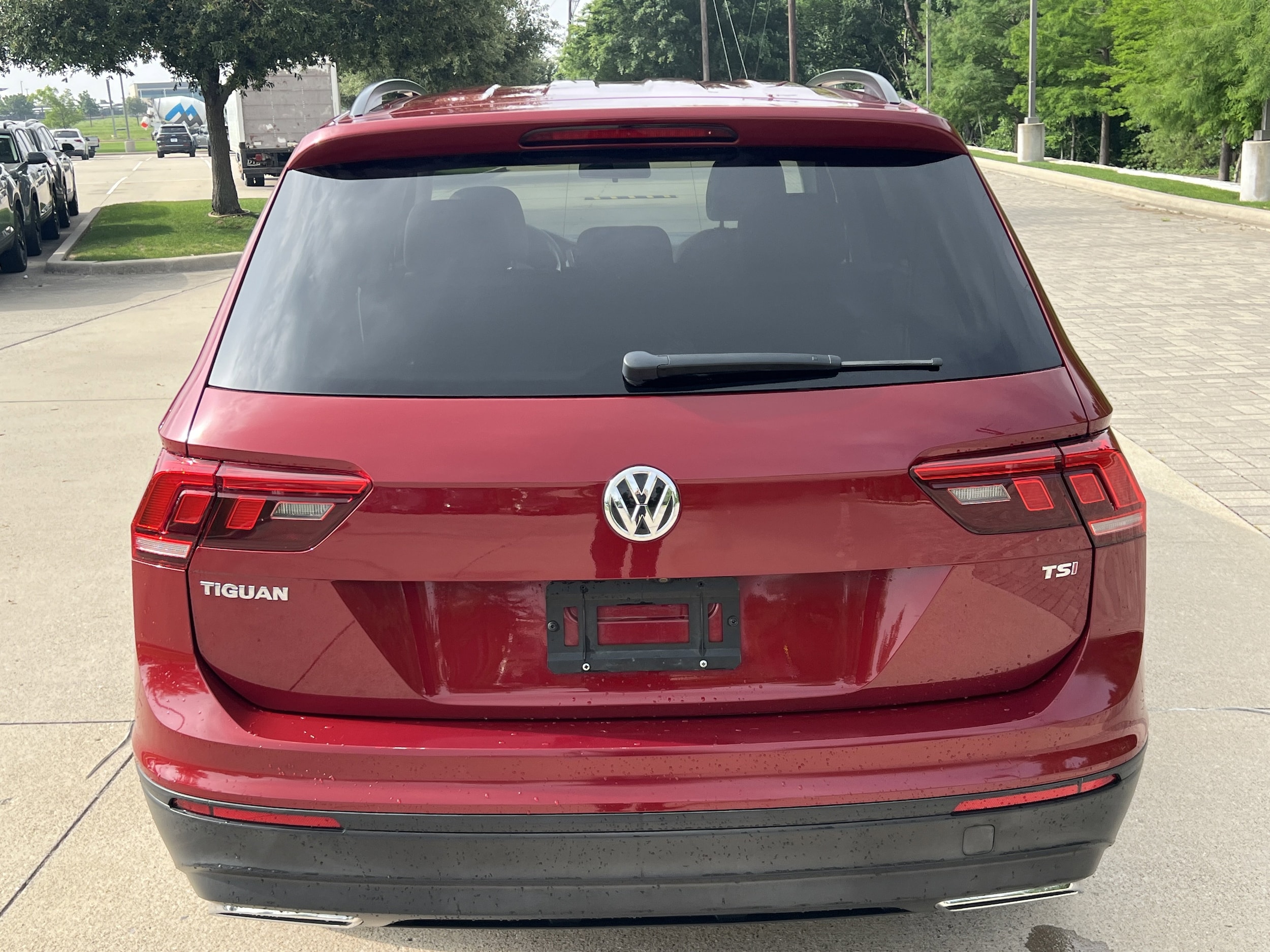 2018 Volkswagen Tiguan S photo 3