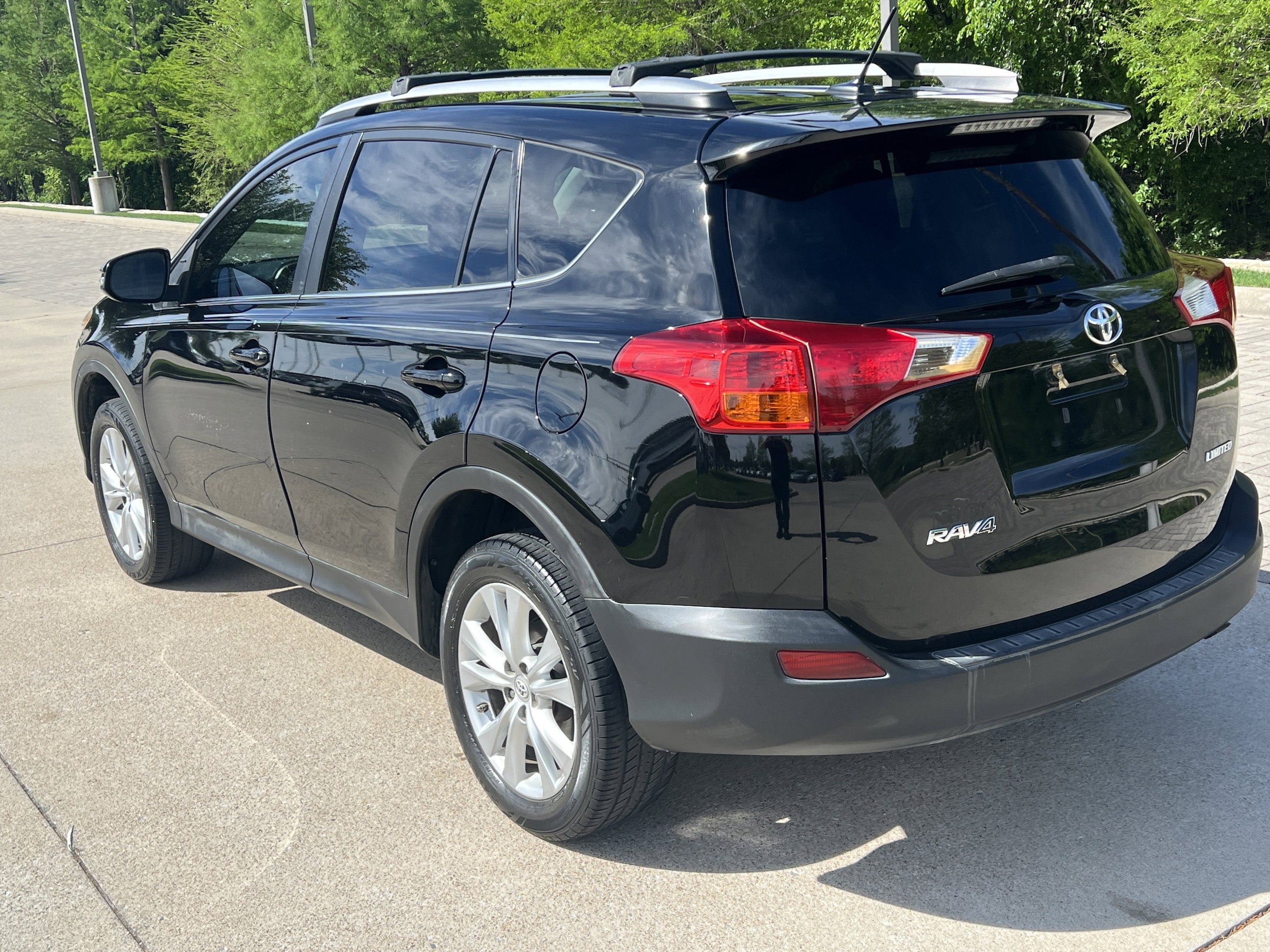2013 Toyota RAV4 Limited photo 3
