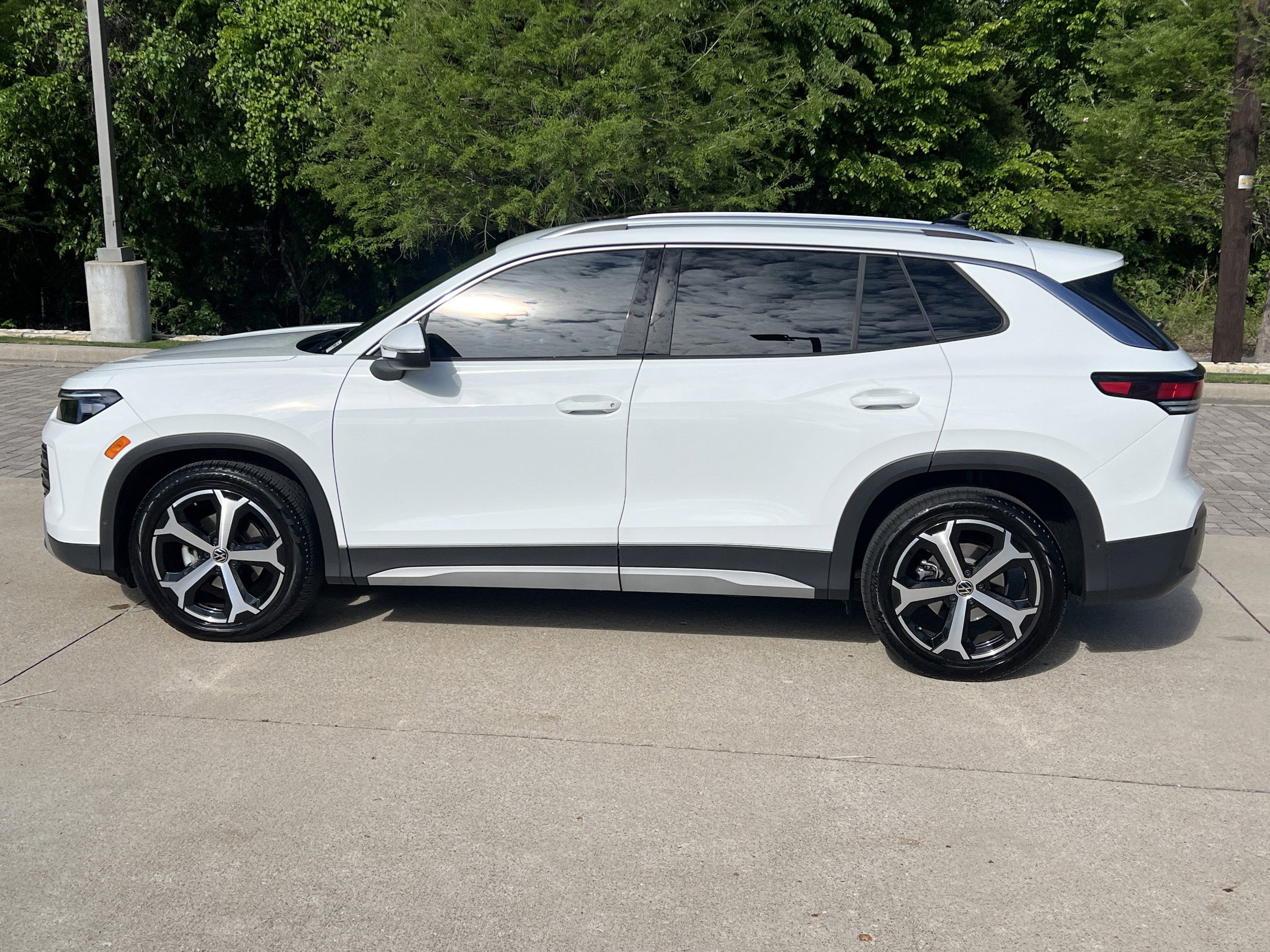 2025 Volkswagen Tiguan SE photo 6