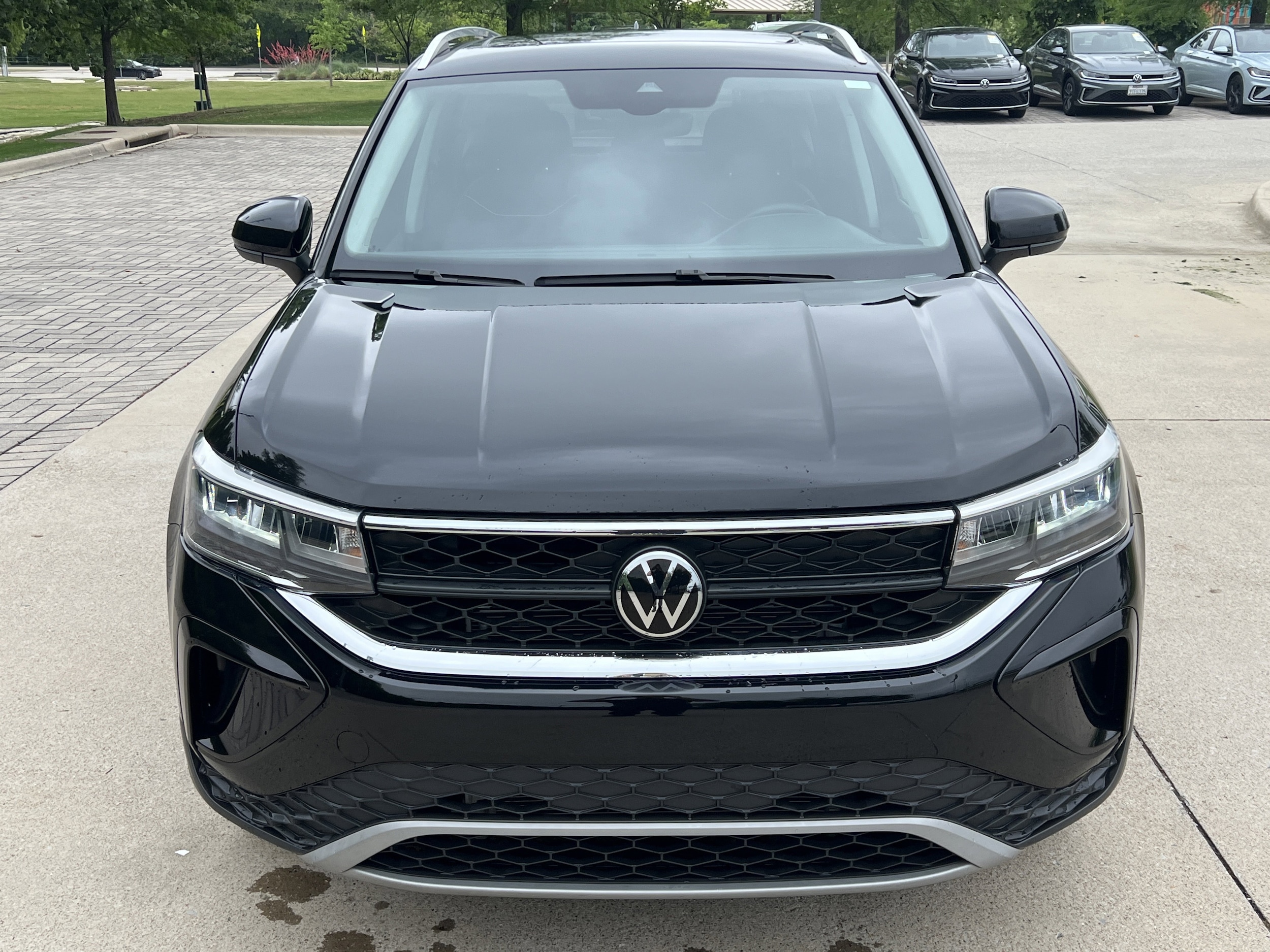 2023 Volkswagen Taos SE photo 2