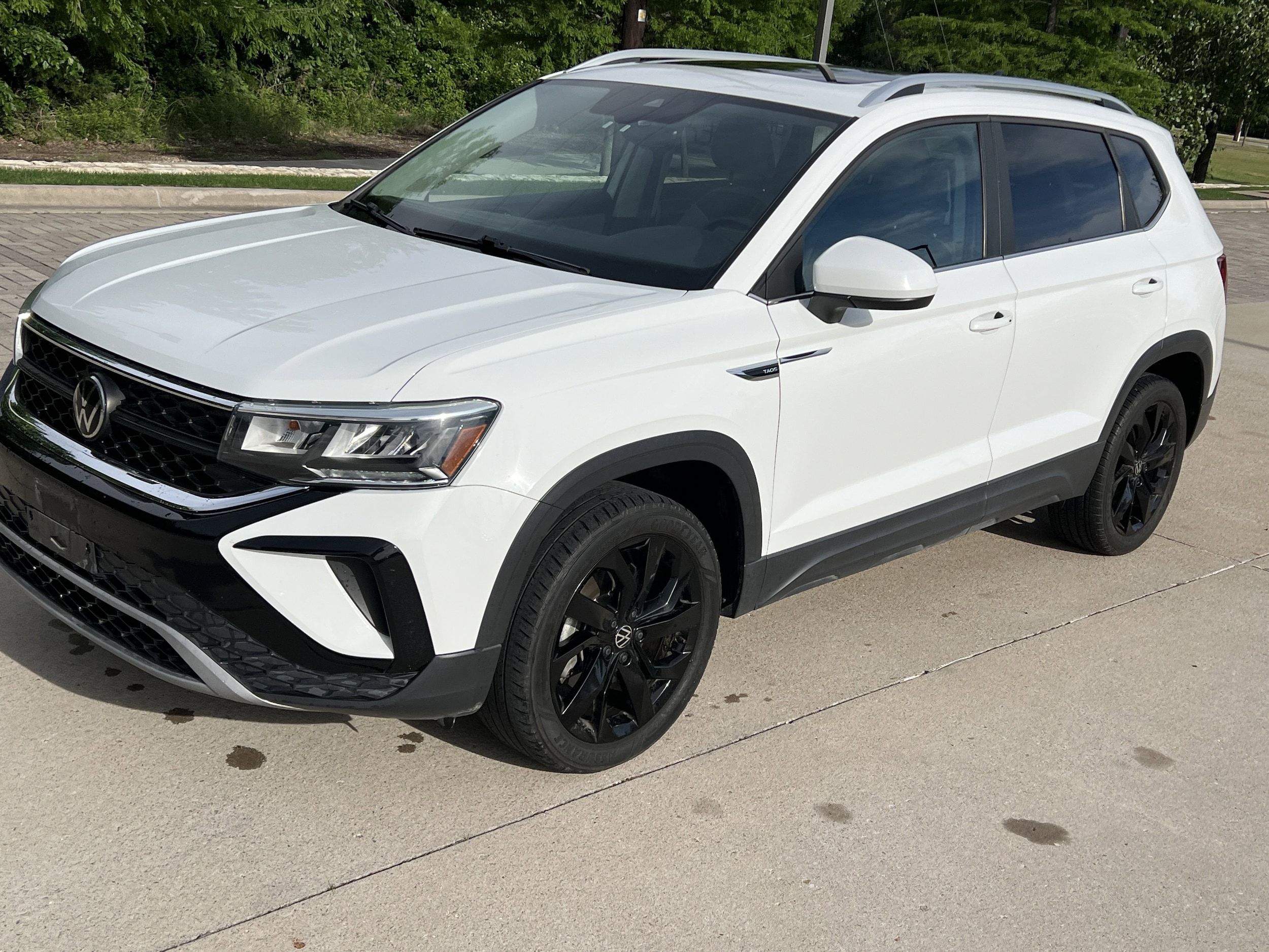 2023 Volkswagen Taos SE photo 4