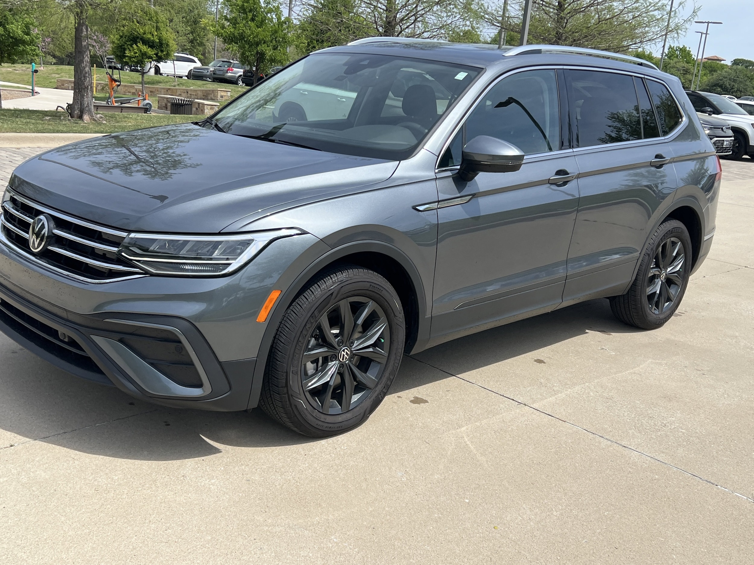 2024 Volkswagen Tiguan SE photo 4