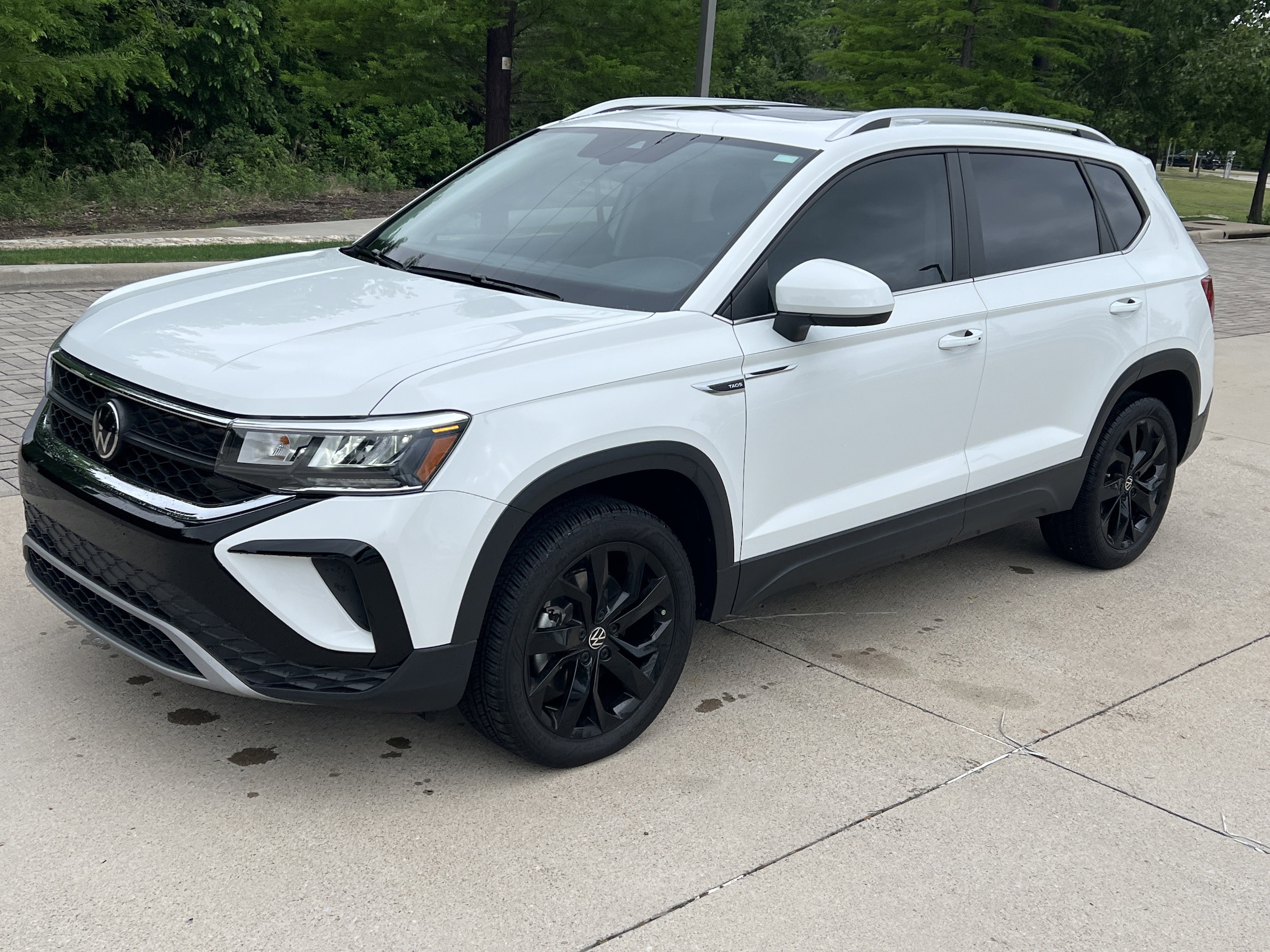 2023 Volkswagen Taos SE photo 4