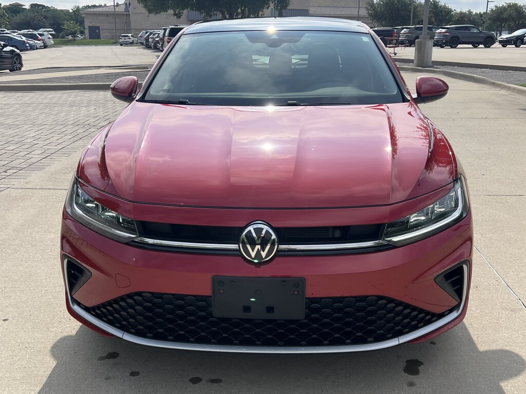 Used 2025 Volkswagen Jetta SE Sedan