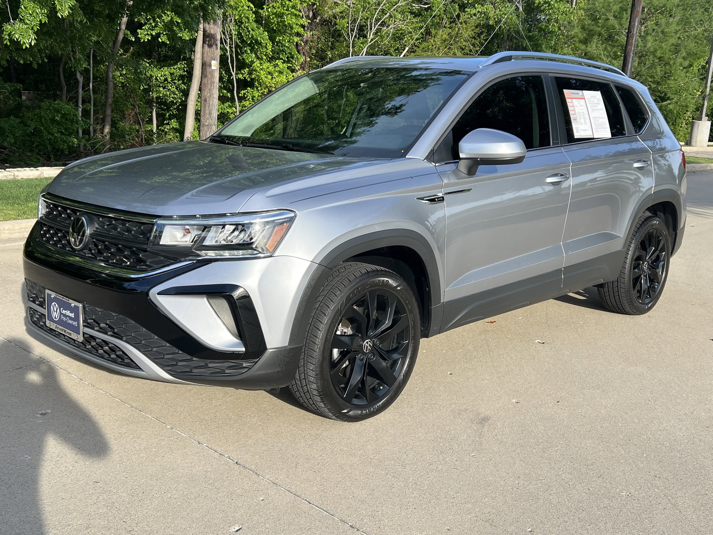 2024 Volkswagen Taos SE photo 4