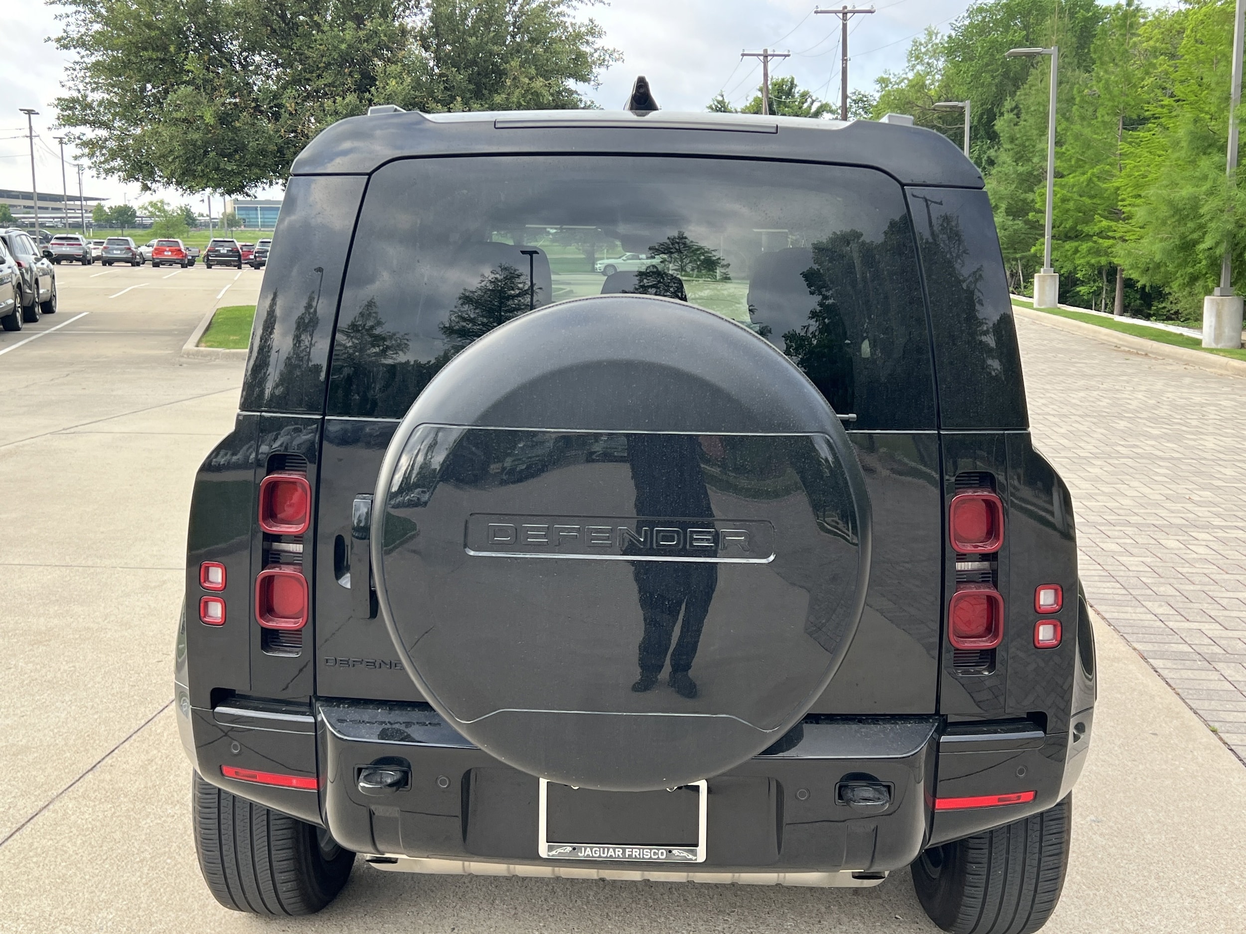 2024 Land Rover Defender X-Dynamic SE photo 3