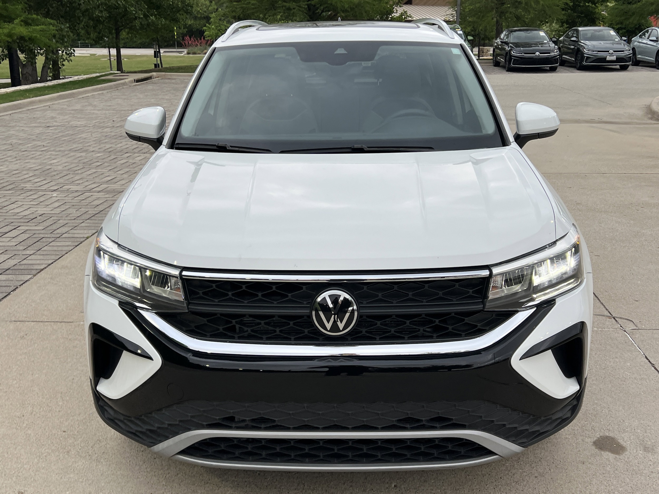 2023 Volkswagen Taos SE photo 2