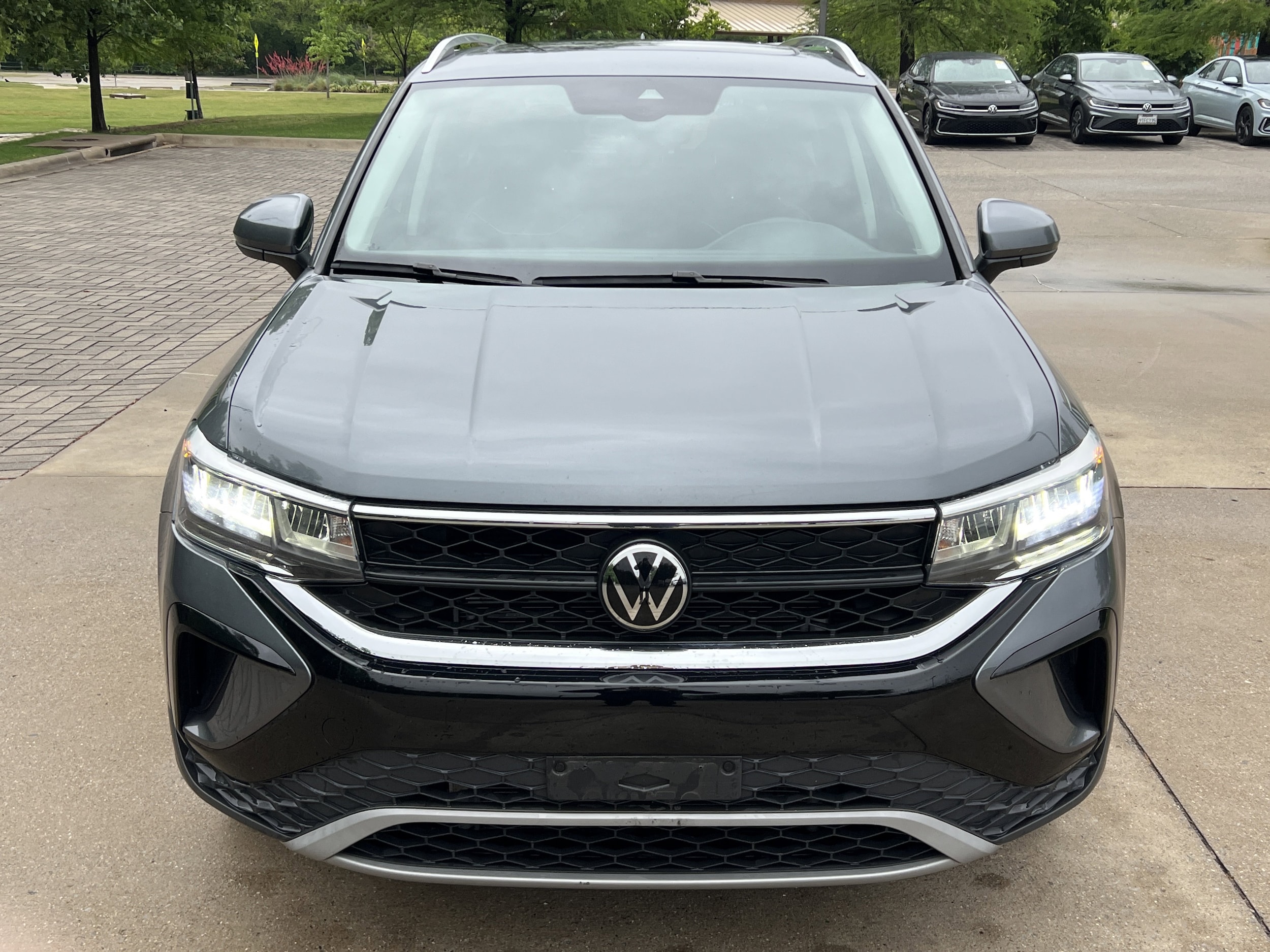 2023 Volkswagen Taos SE photo 2