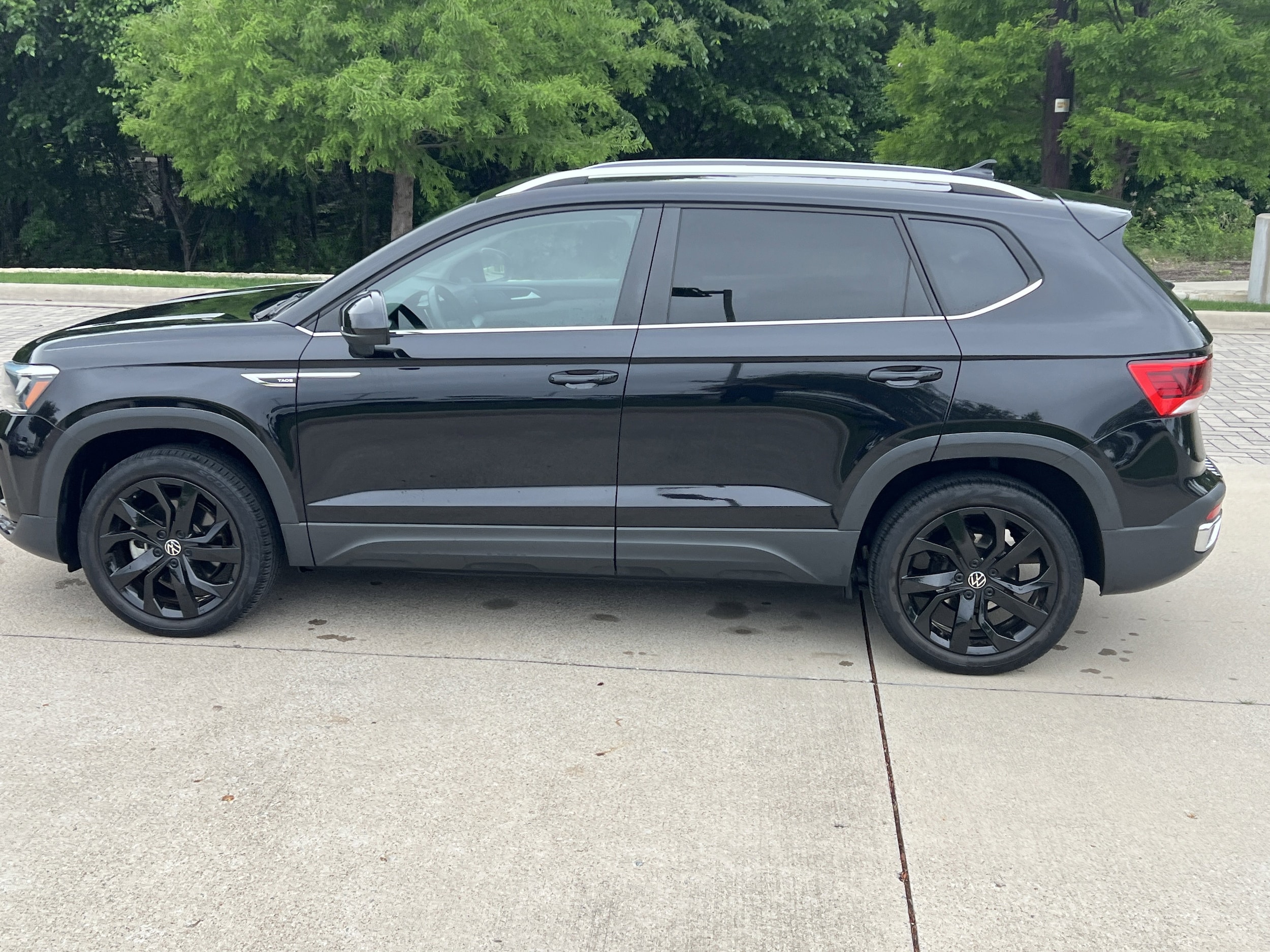 2023 Volkswagen Taos SE photo 6