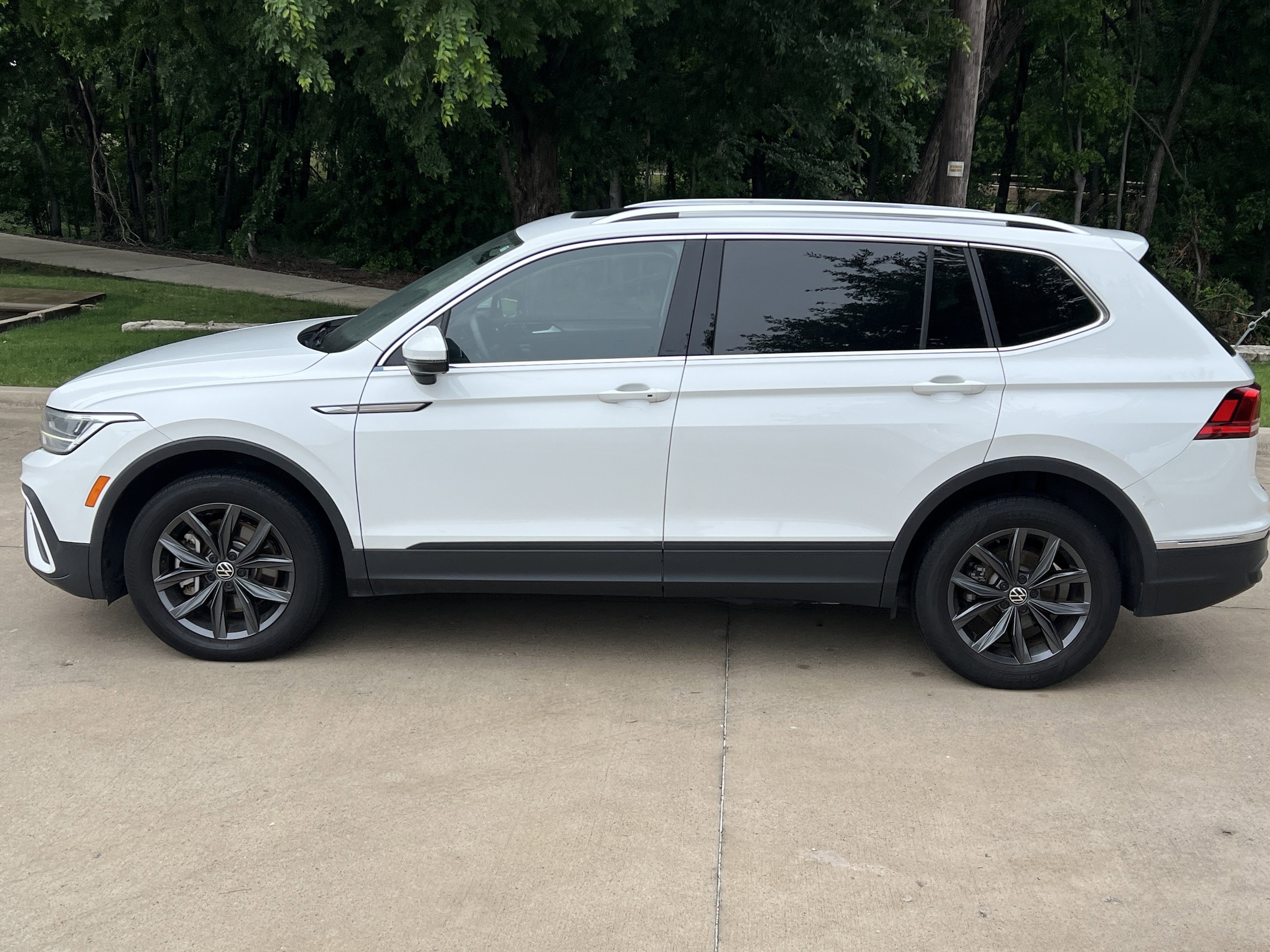 2022 Volkswagen Tiguan SE photo 6