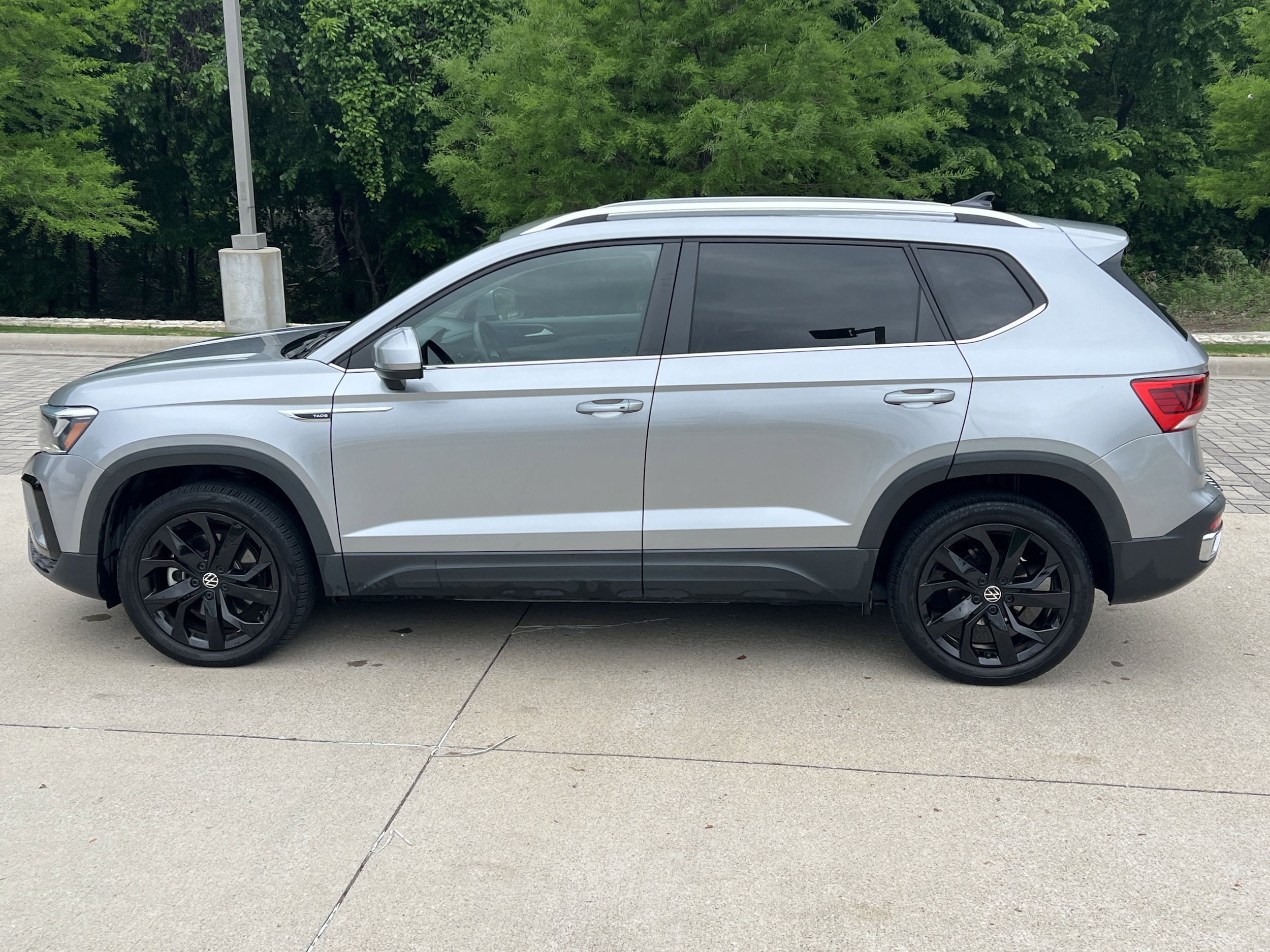 2023 Volkswagen Taos SE photo 6