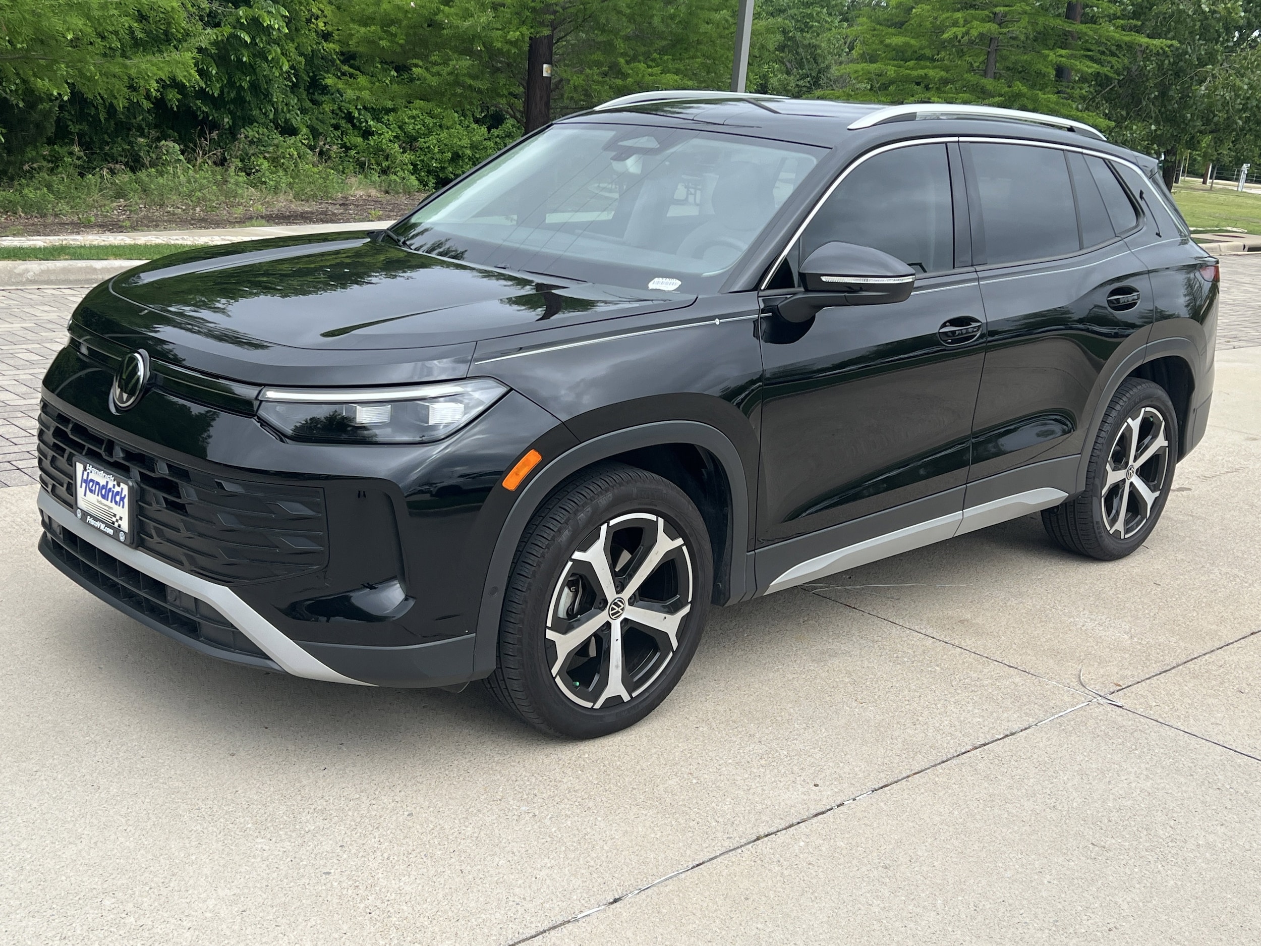 2025 Volkswagen Tiguan SE photo 4