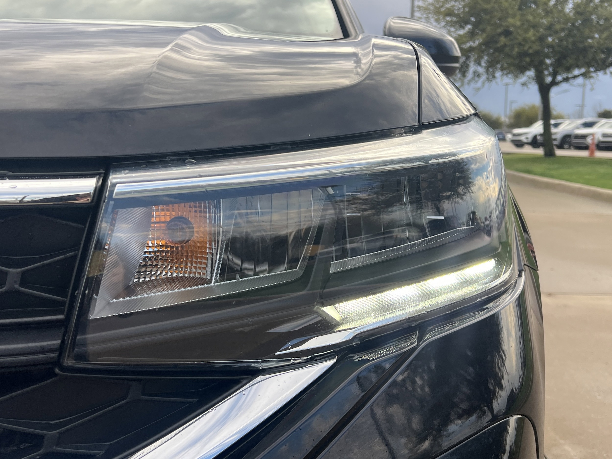 2023 Volkswagen Taos SE photo 5