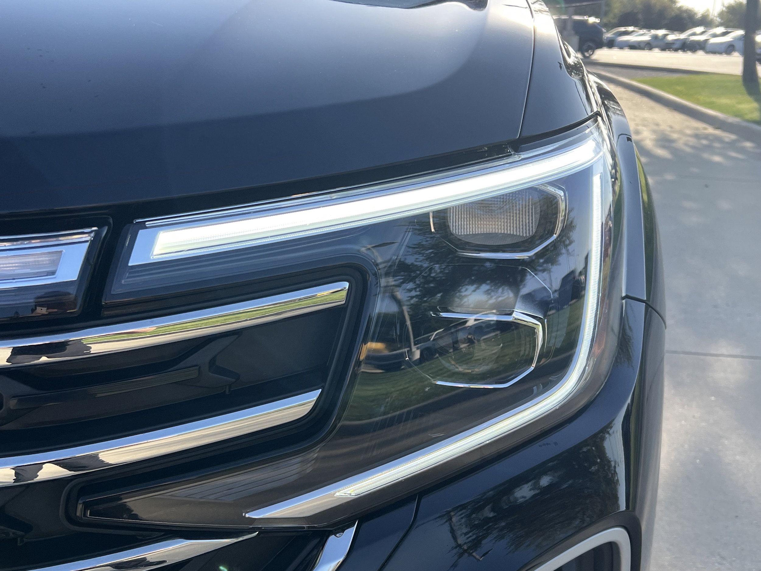 2025 Volkswagen Atlas 2.0T SE w/Technology photo 4