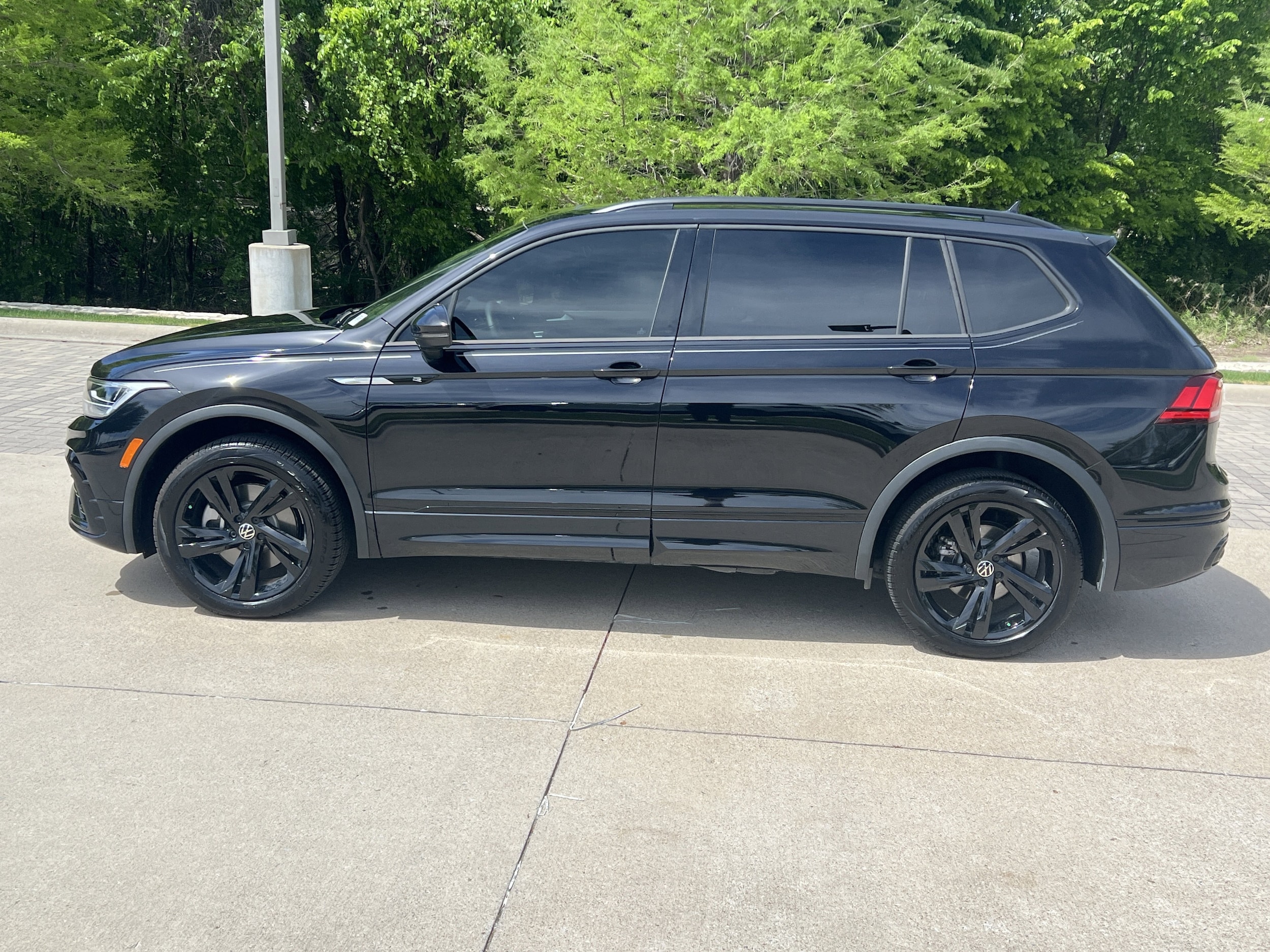 2024 Volkswagen Tiguan SE R-Line Black photo 6