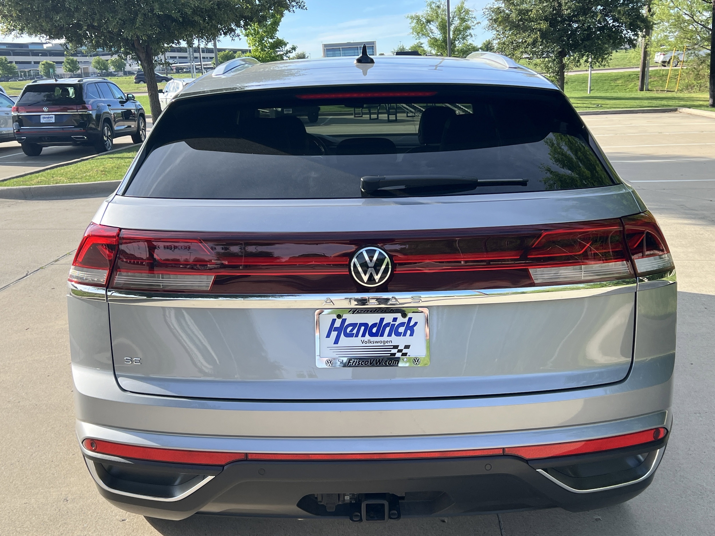 2025 Volkswagen Atlas Cross Sport 2.0T SE w/Technology photo 6