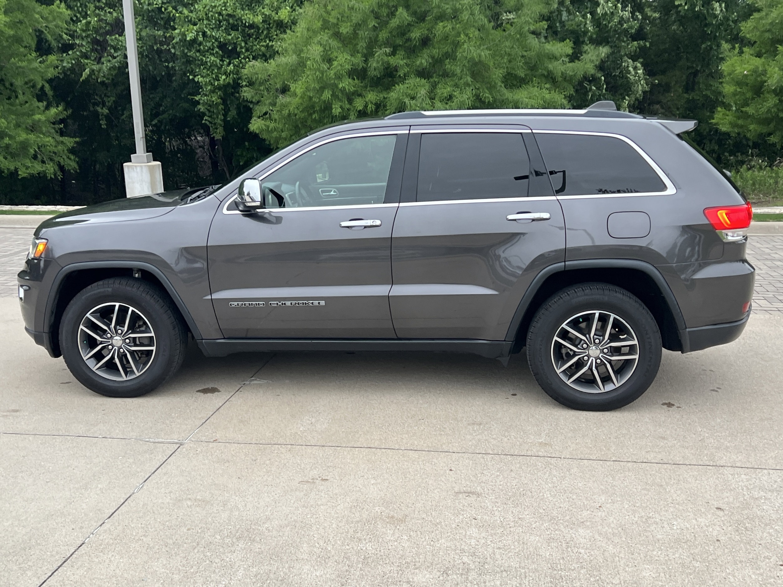 2017 Jeep Grand Cherokee Limited photo 5