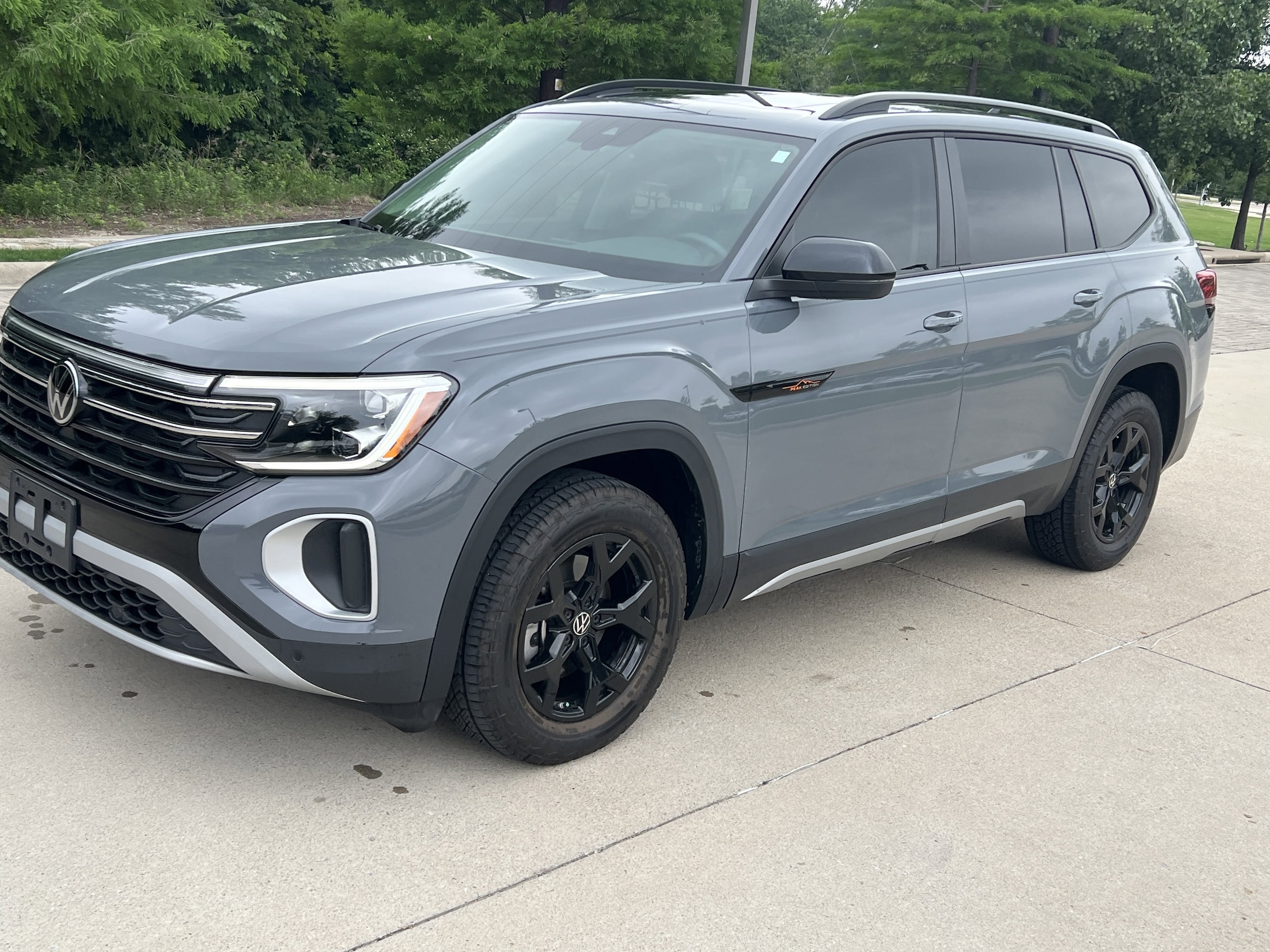 2024 Volkswagen Atlas 2.0T Peak Edition SE w/Technology photo 4