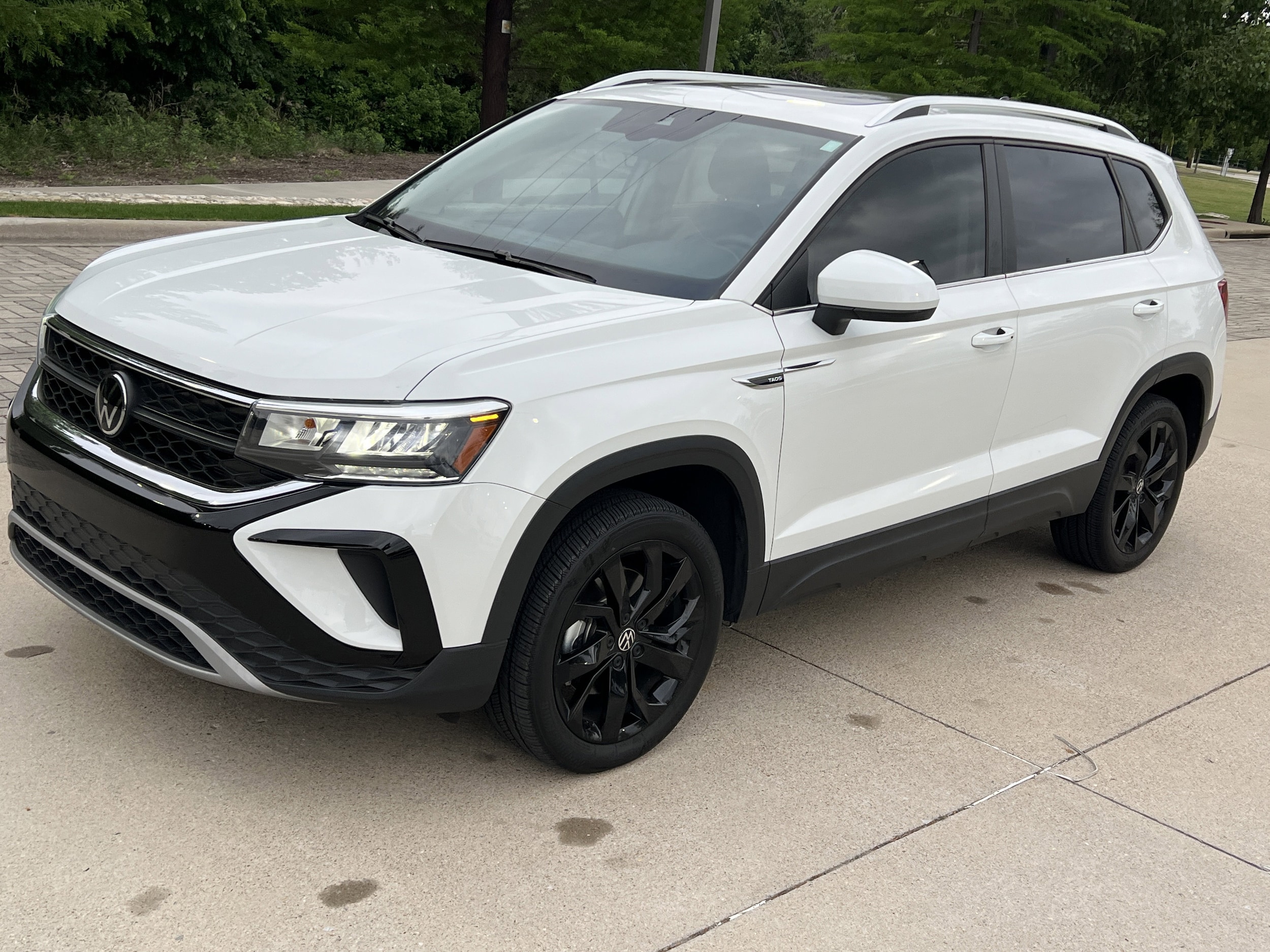 2023 Volkswagen Taos SE photo 4