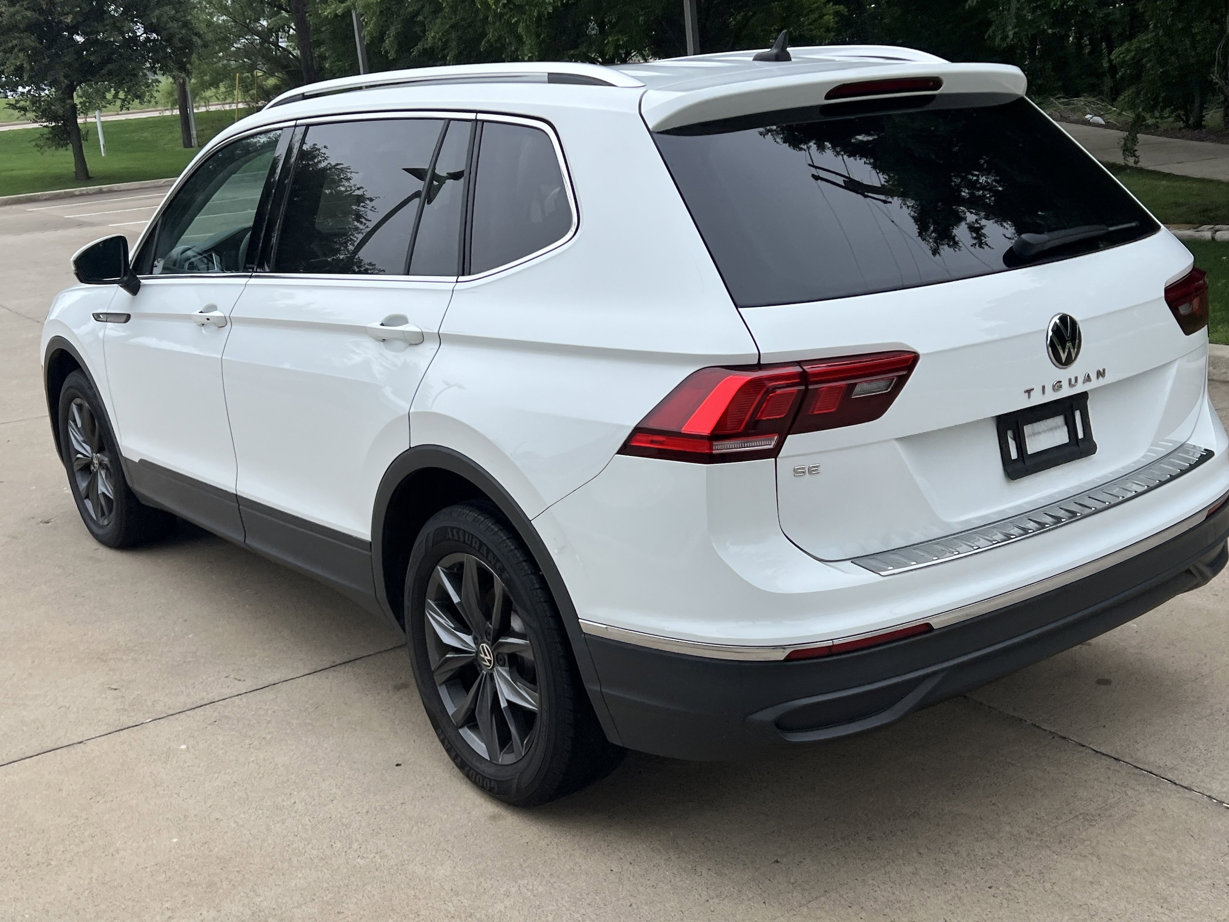 2022 Volkswagen Tiguan SE photo 3