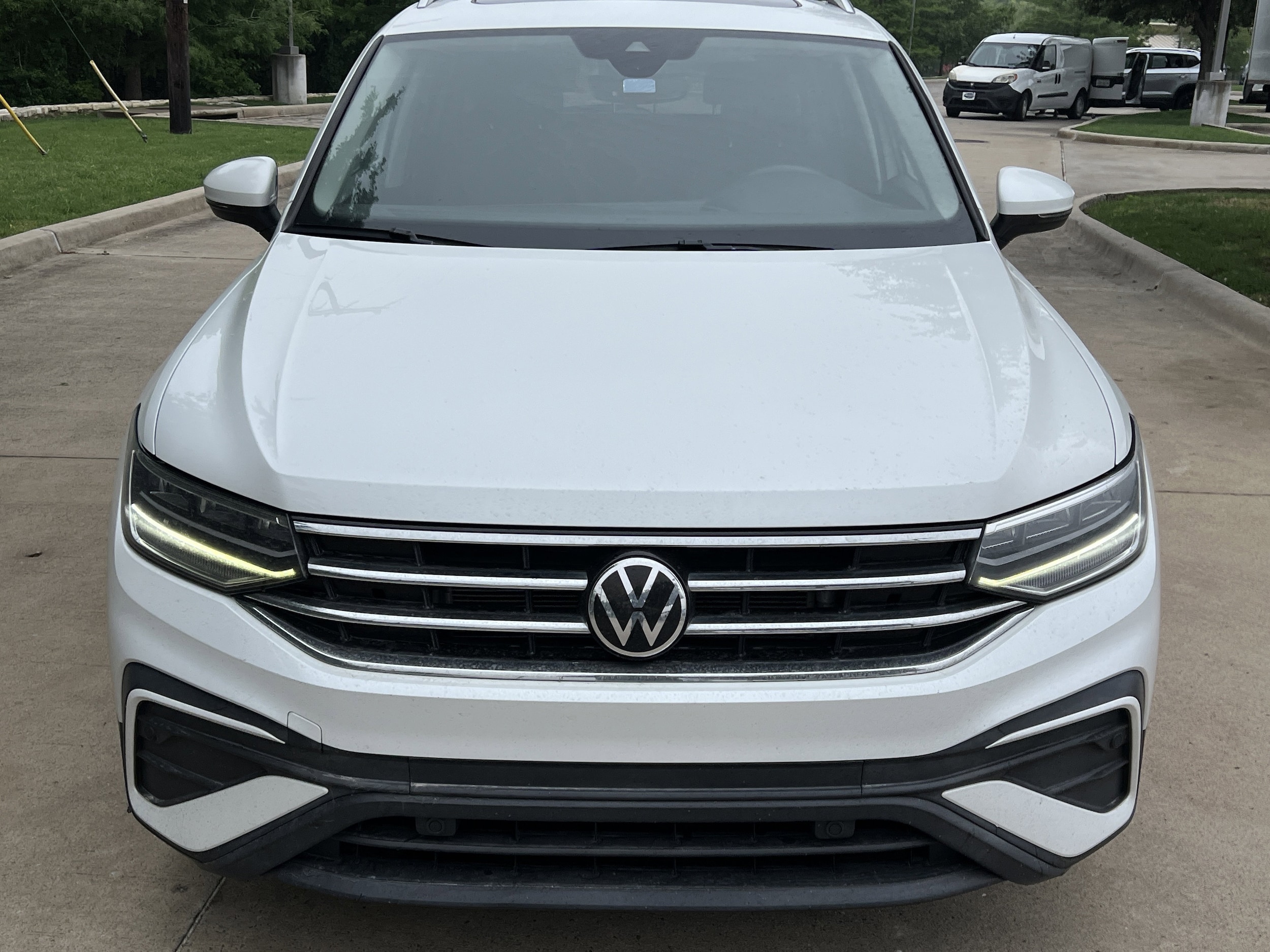 2023 Volkswagen Tiguan SE photo 2