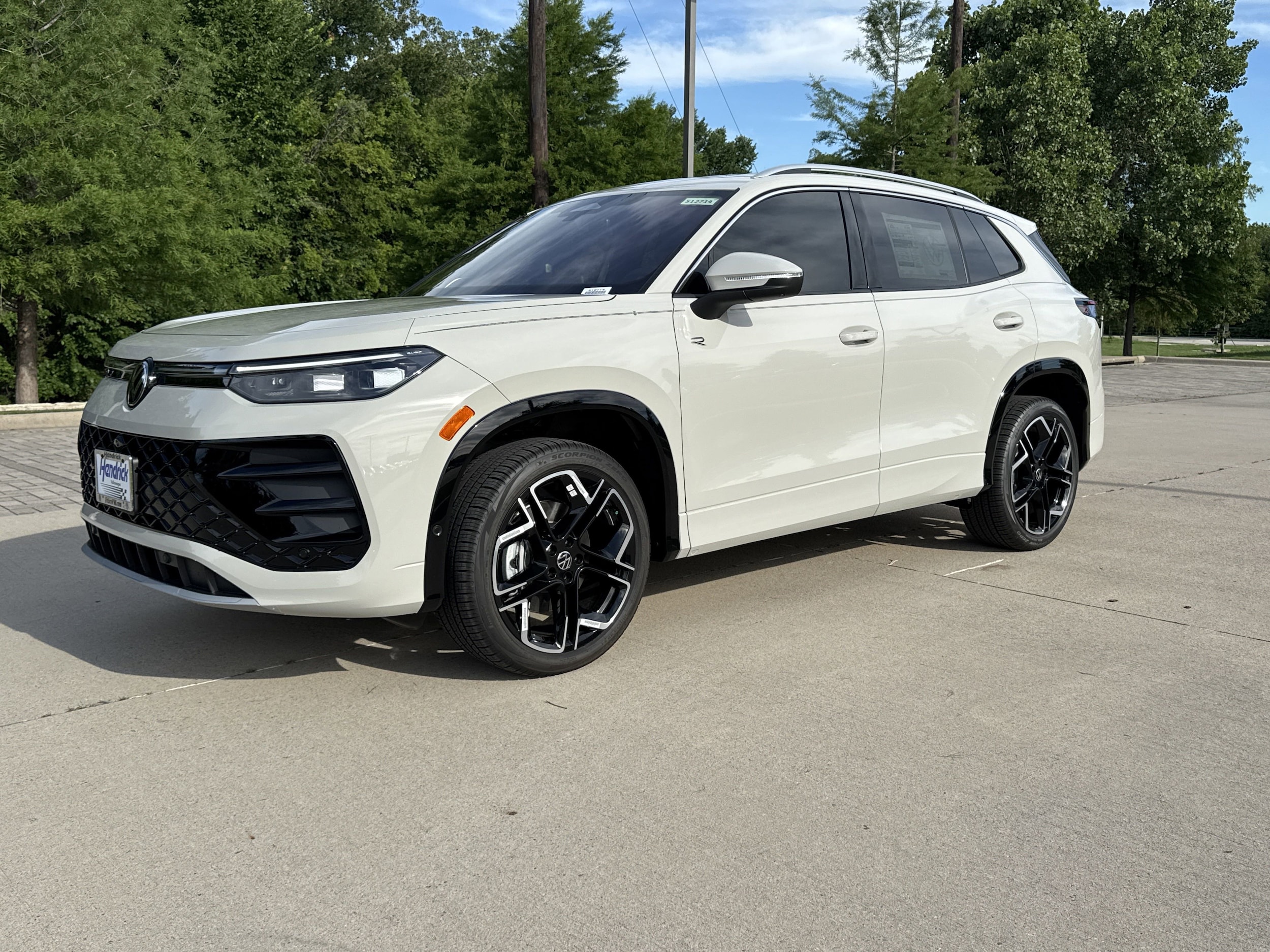 Volkswagen Tiguan 2.0T SEL R-Line Turbo