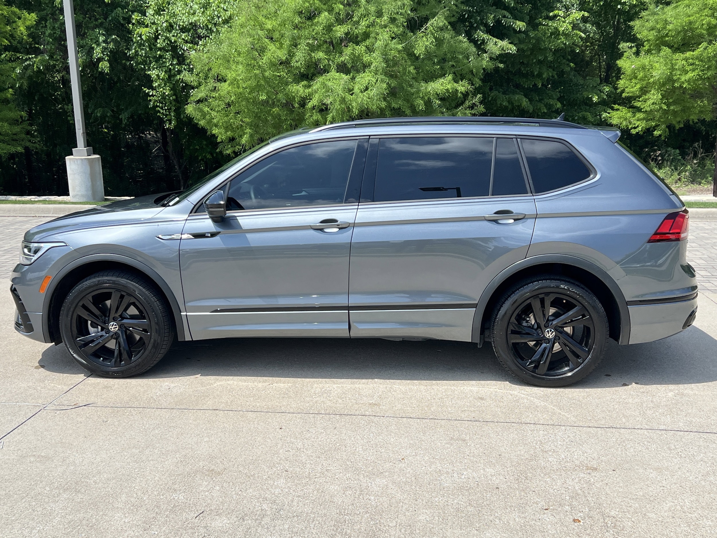 2024 Volkswagen Tiguan SE R-Line Black photo 6