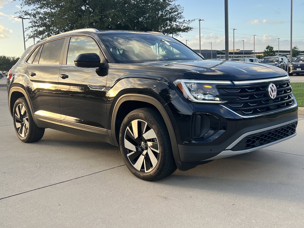 Used 2025 Volkswagen Atlas Cross Sport 2.0T SE w/Technology SUV