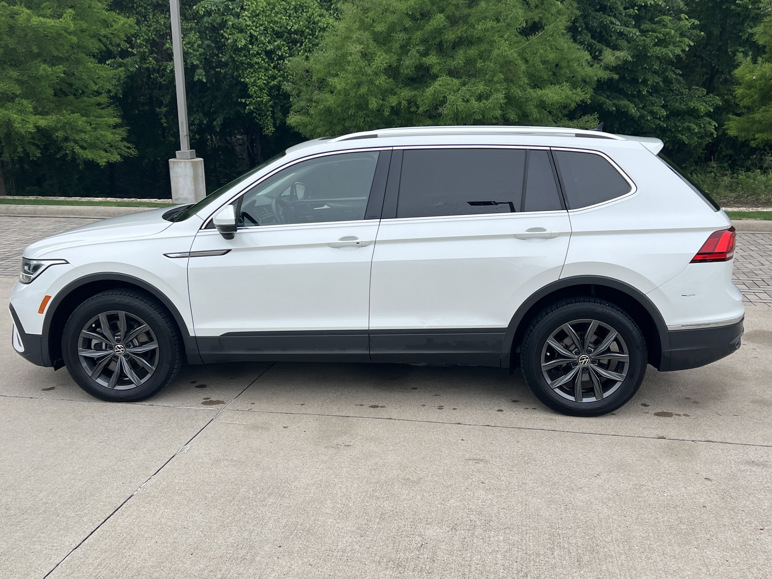 2023 Volkswagen Tiguan SE photo 6
