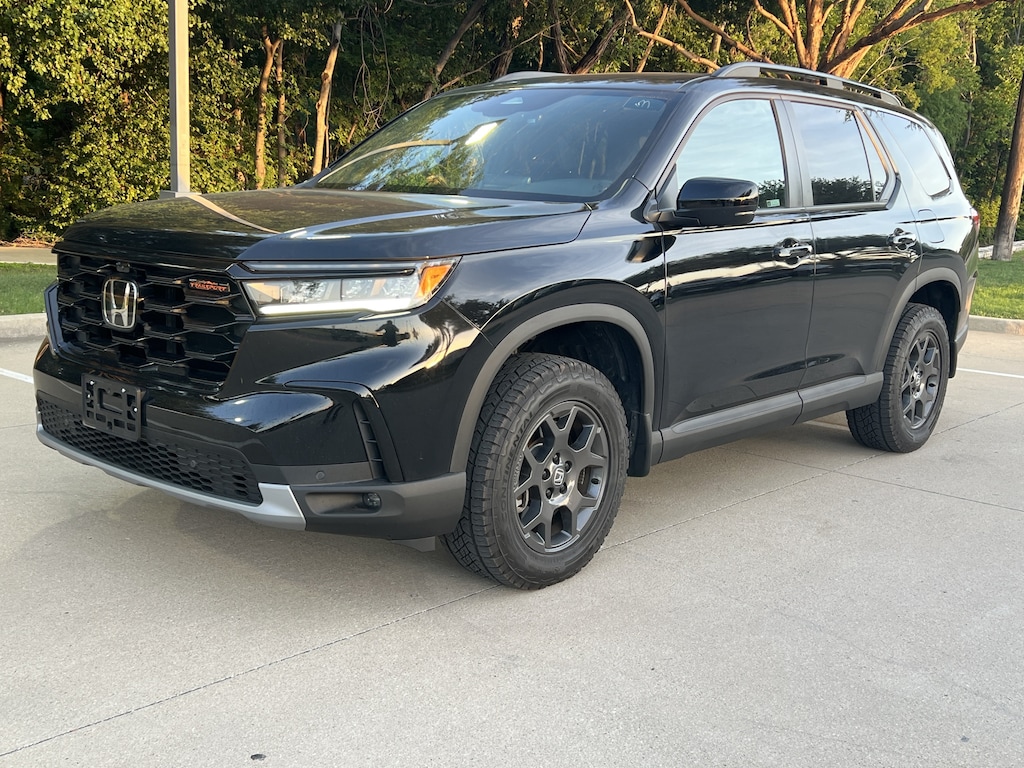 Used 2025 Honda Pilot TrailSport SUV
