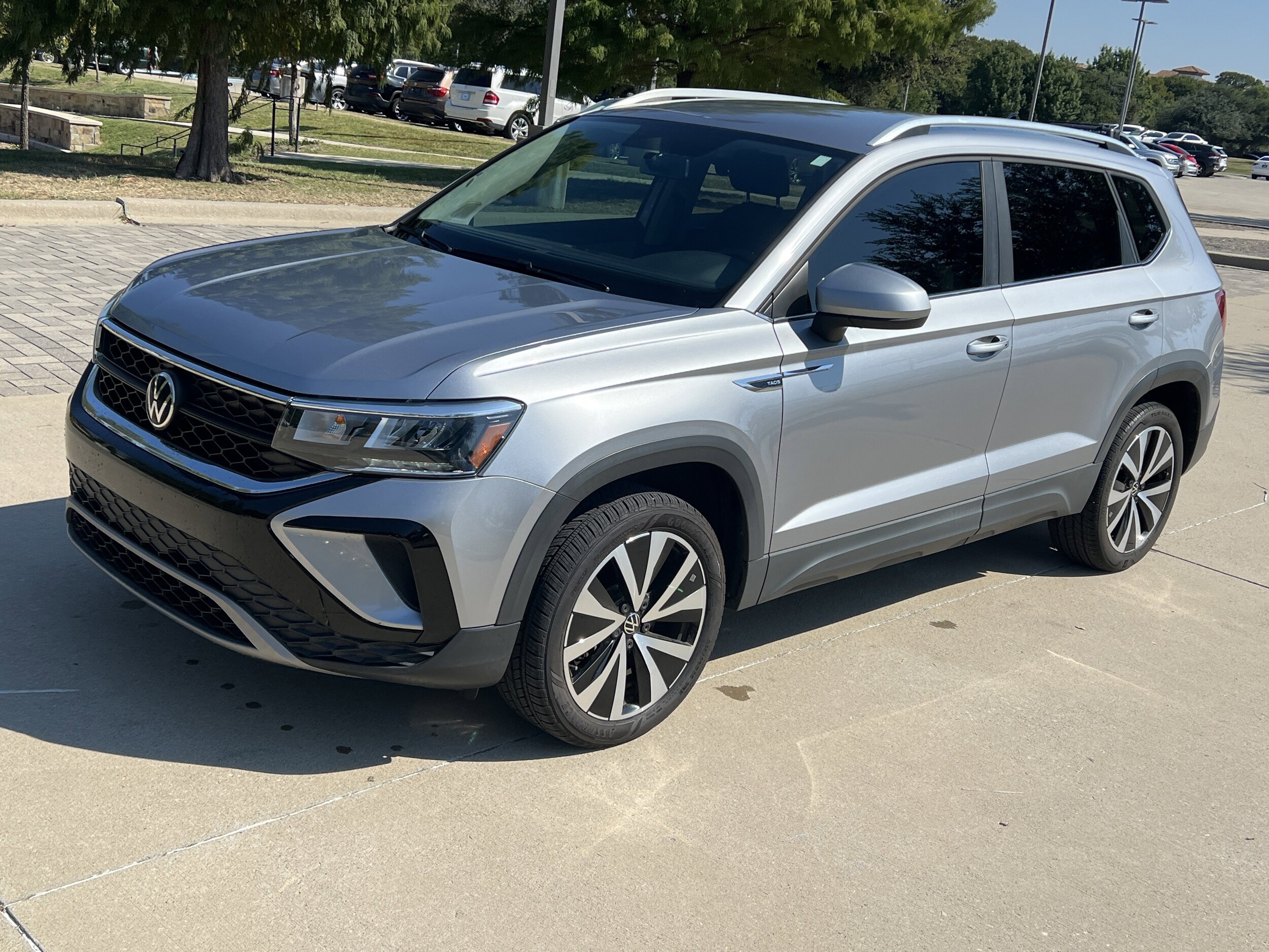 2022 Volkswagen Taos SE photo 3