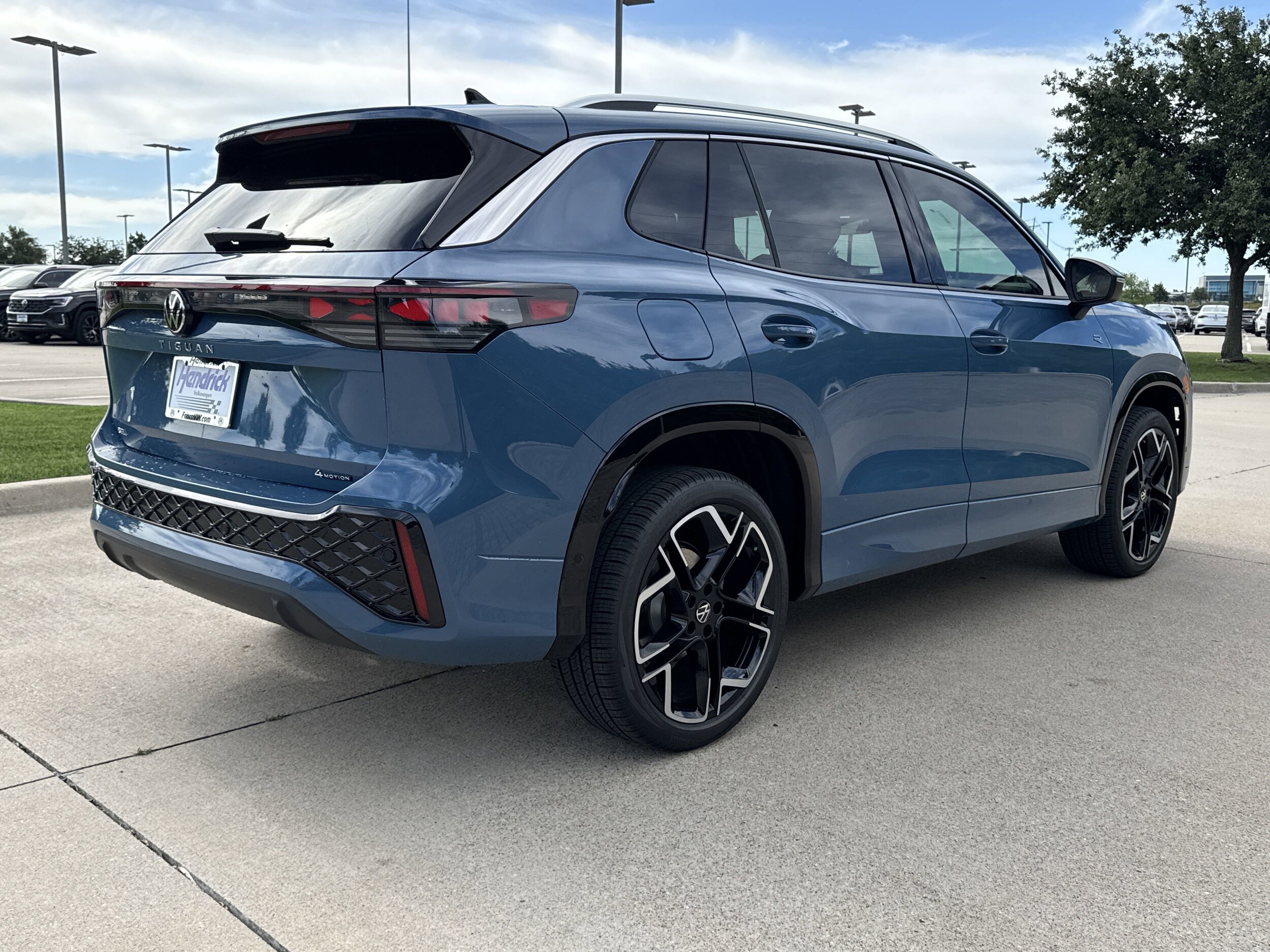 Volkswagen Tiguan 2.0T SEL R-Line Turbo