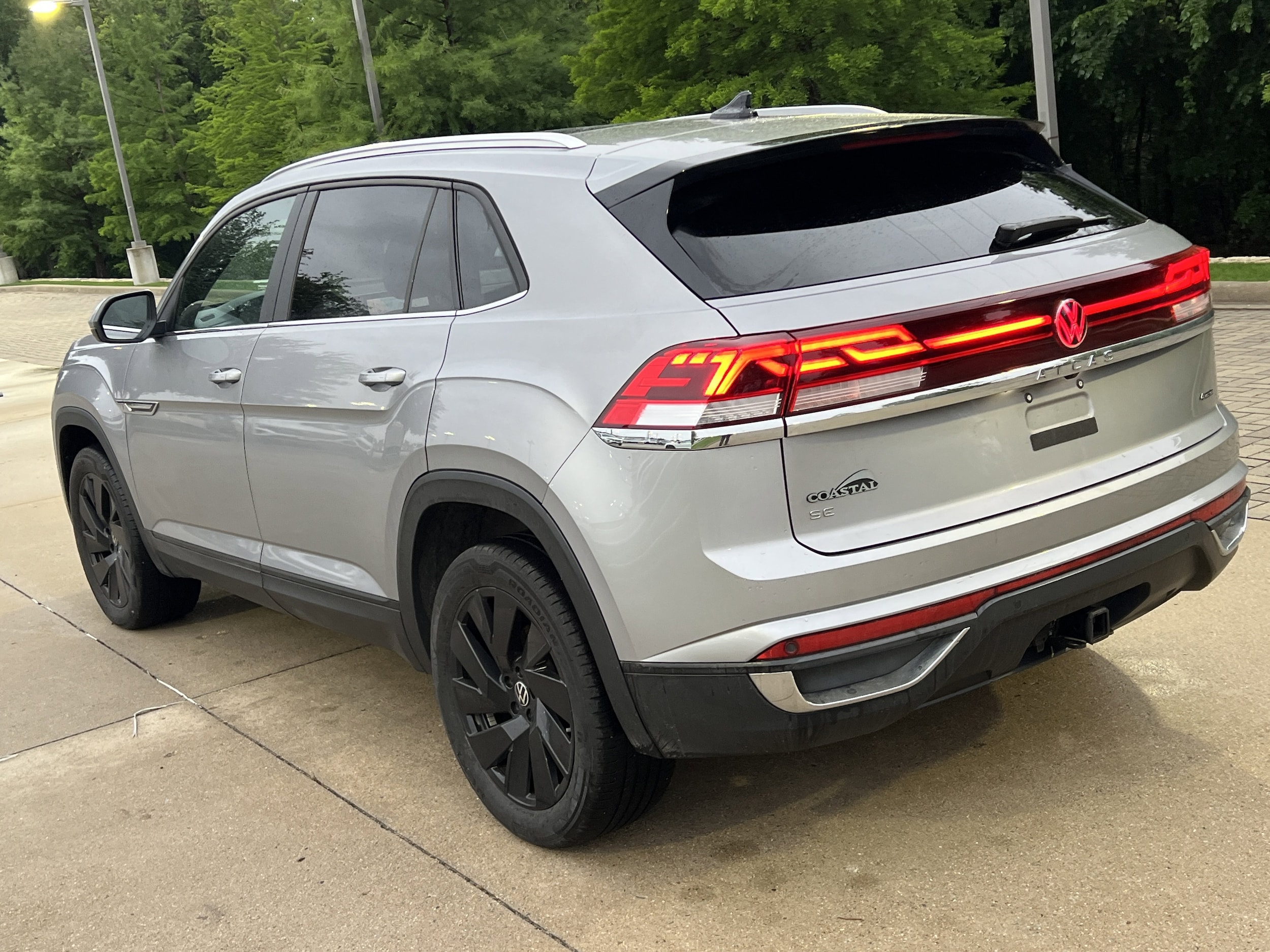 2024 Volkswagen Atlas Cross Sport 2.0T SE w/Technology photo 6