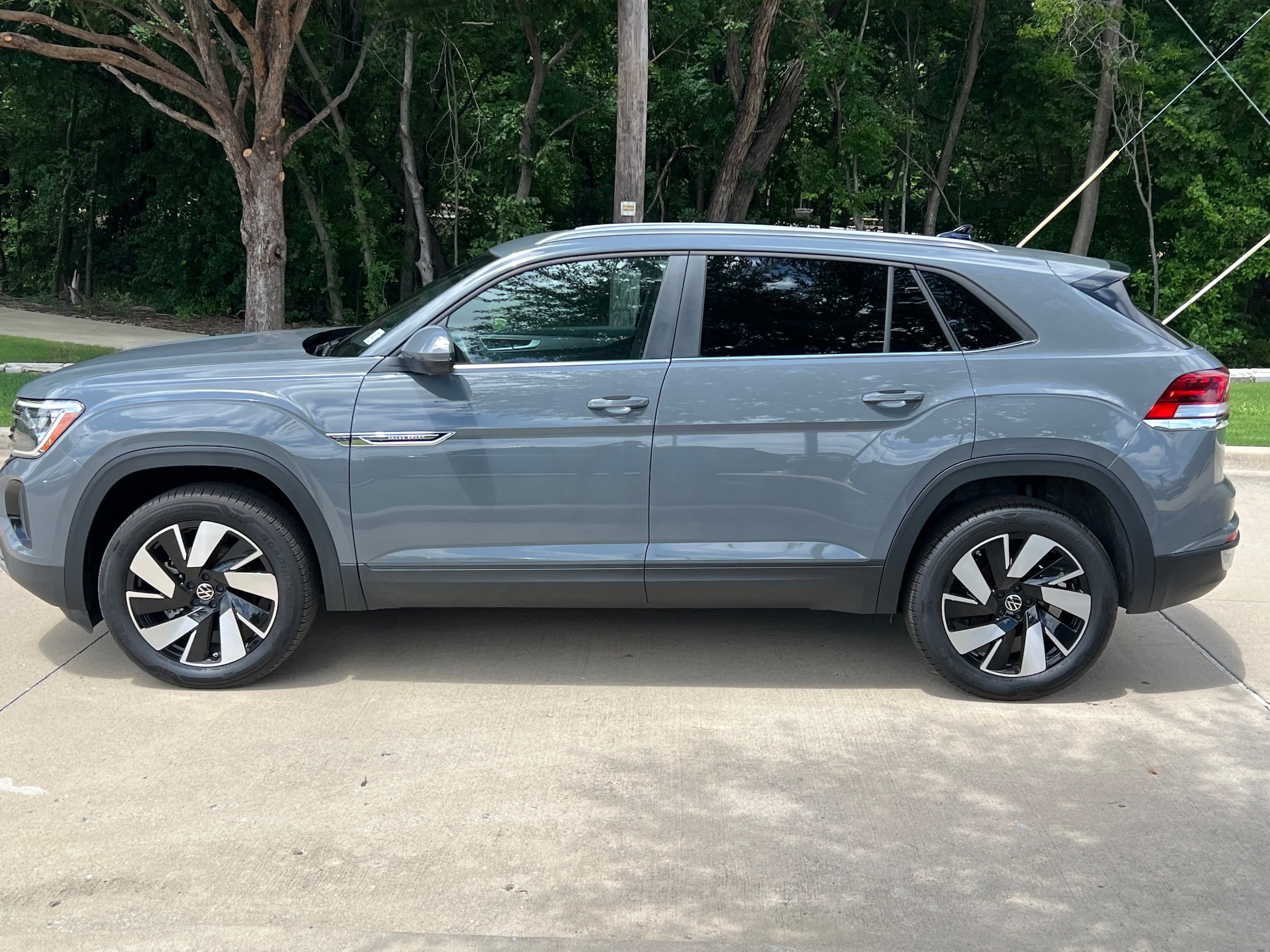 Volkswagen Atlas Cross Sport 2.0T SE W/Technology