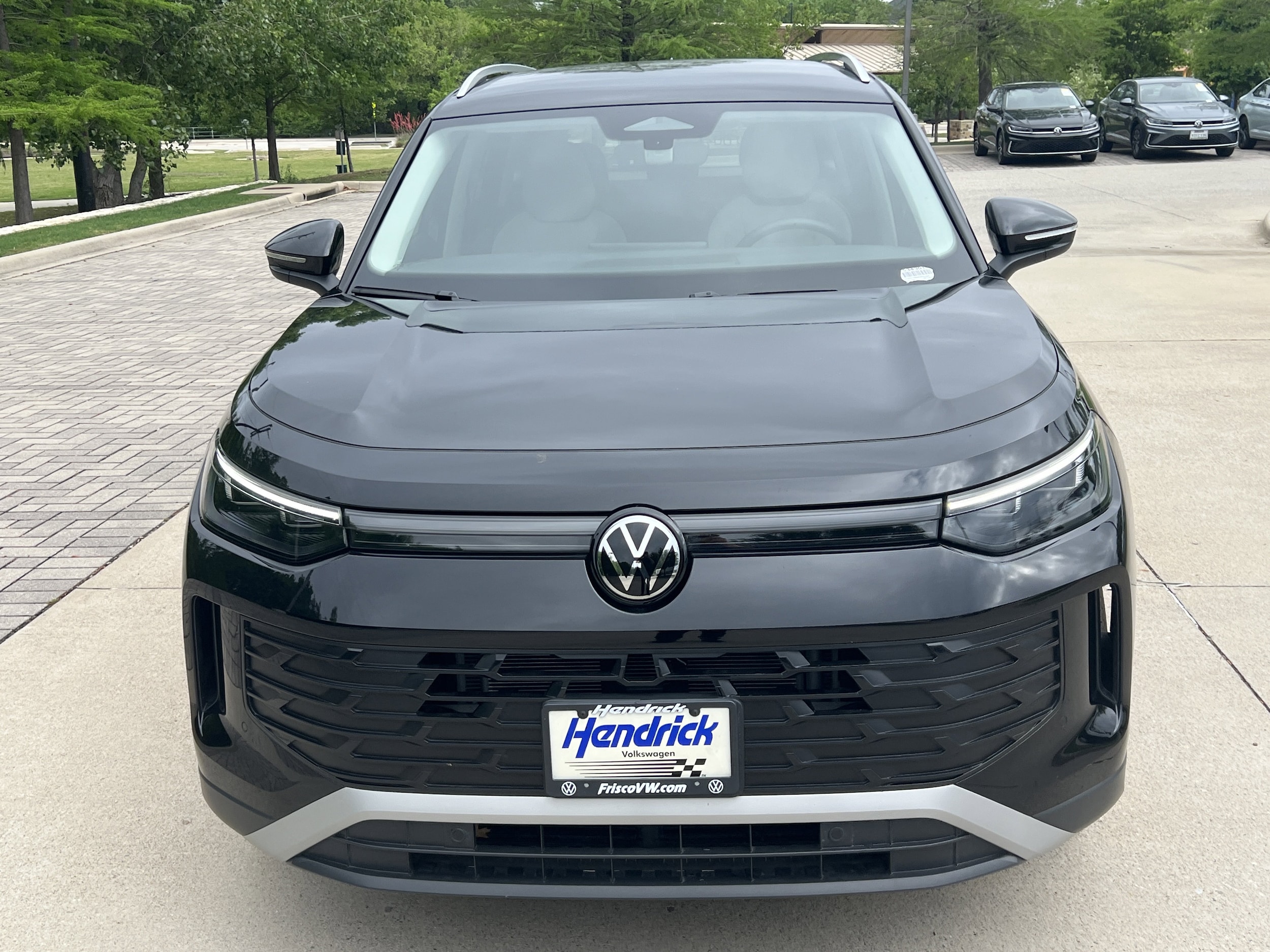 2025 Volkswagen Tiguan SE photo 2