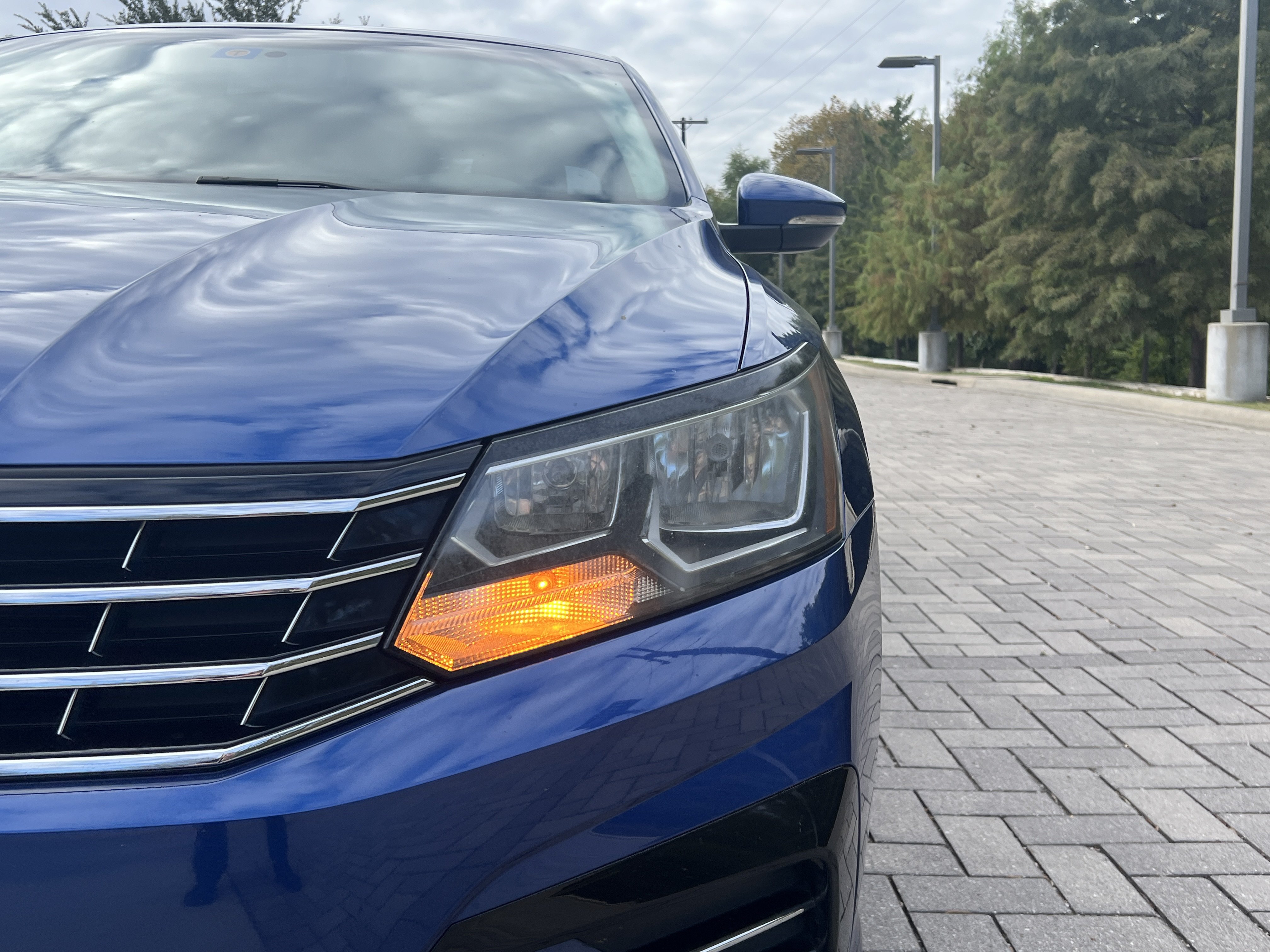 Used 2017 Volkswagen Passat R-Line w/Comfort Pkg Sedan