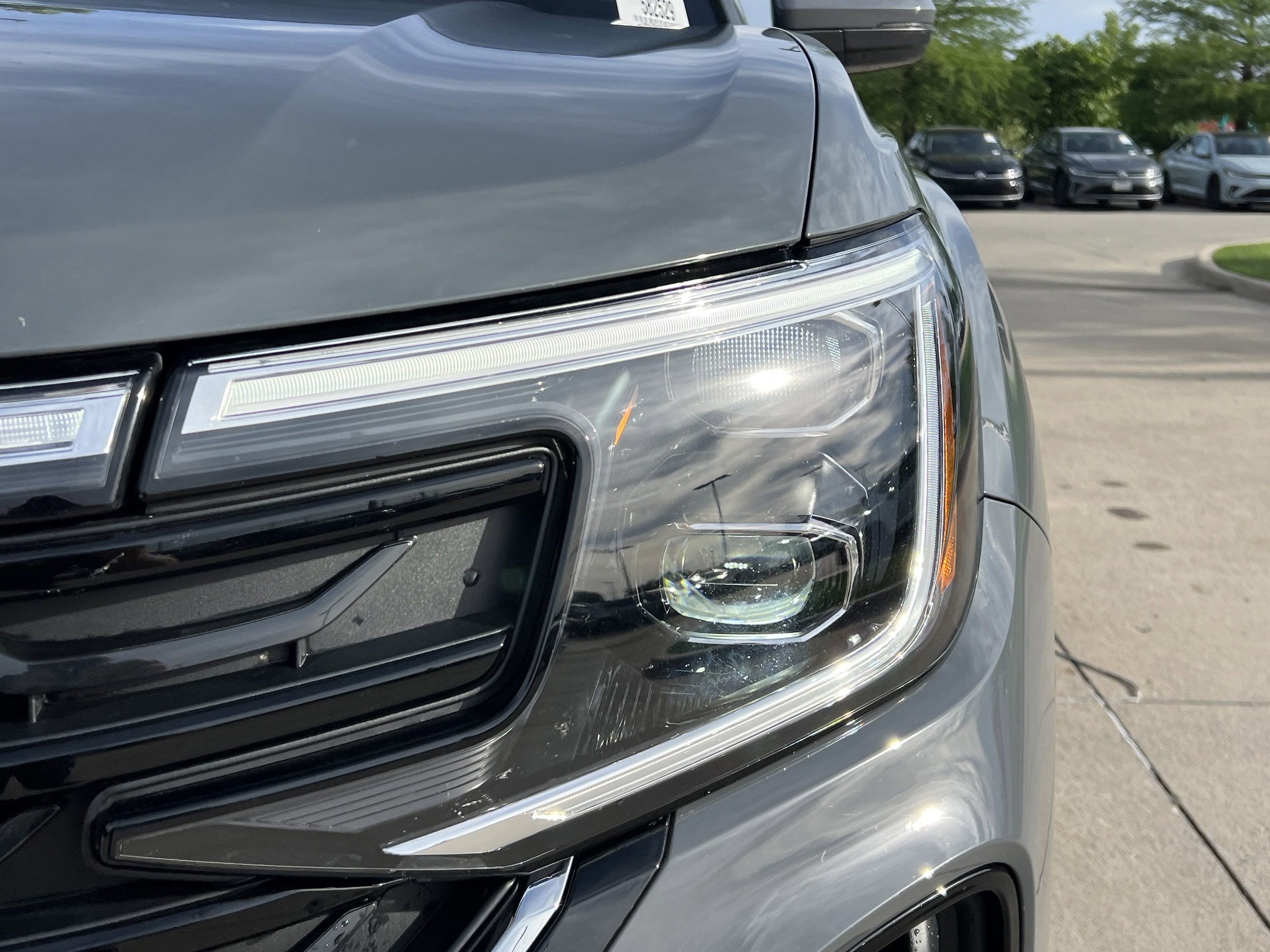 2025 Volkswagen Atlas Cross Sport 2.0T SE w/Technology photo 4