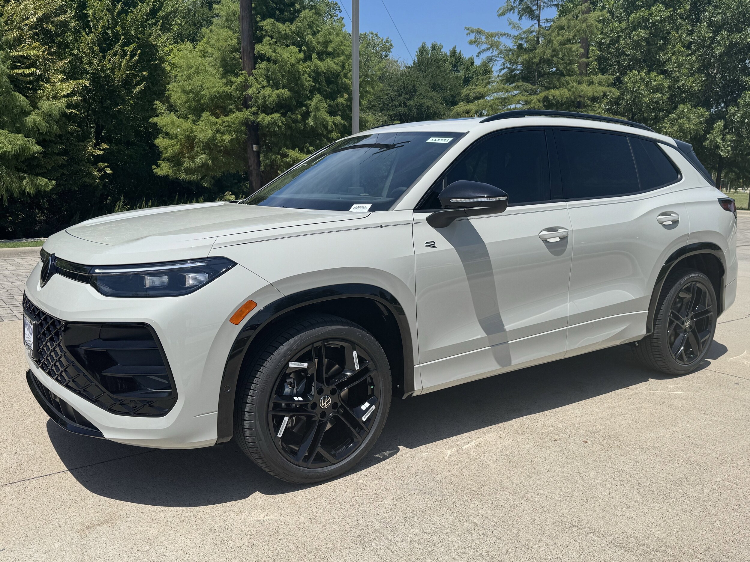 Volkswagen Tiguan 2.0T SE R-Line Black