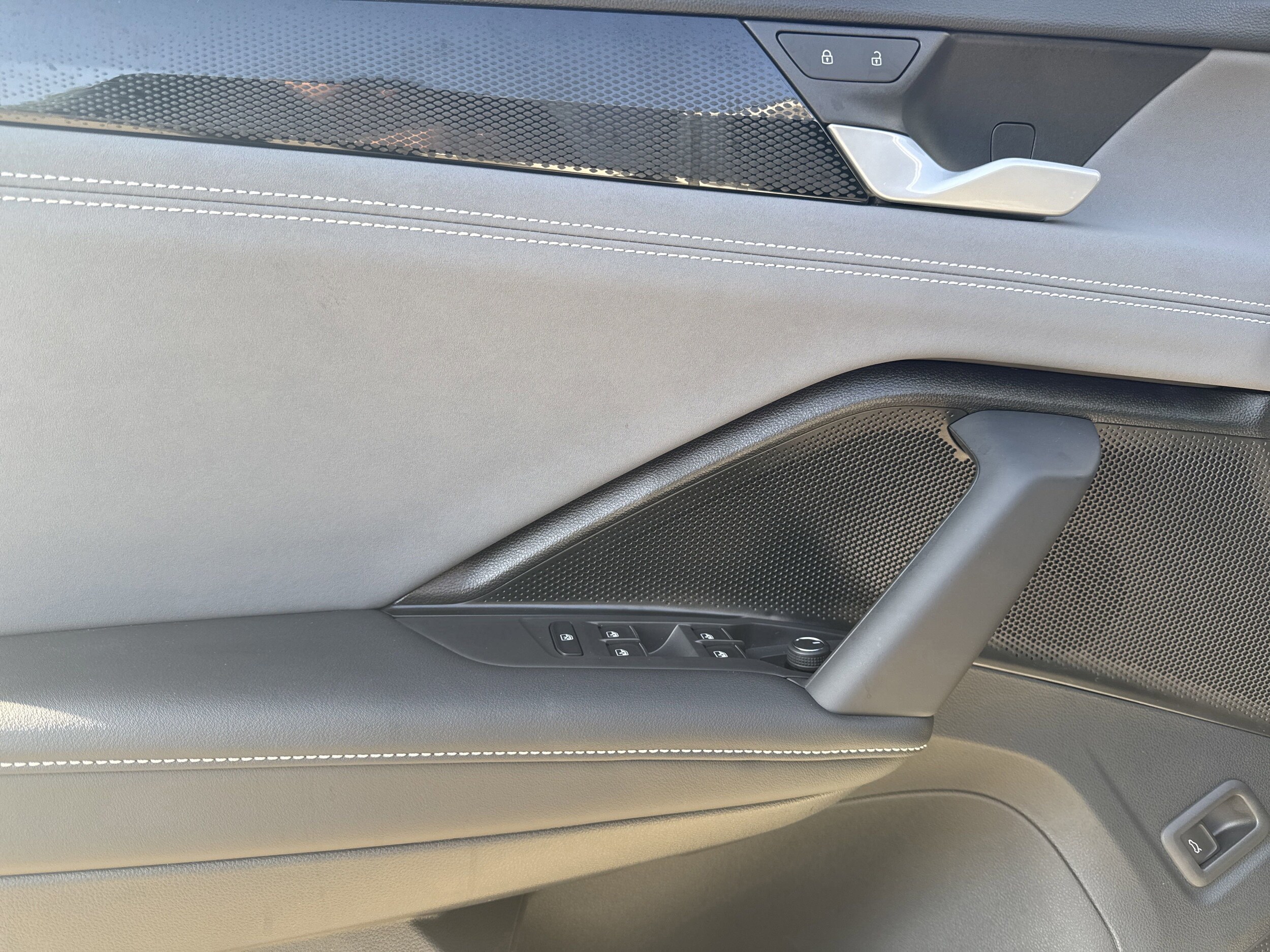 Volkswagen Tiguan 2.0T SE R-Line Black