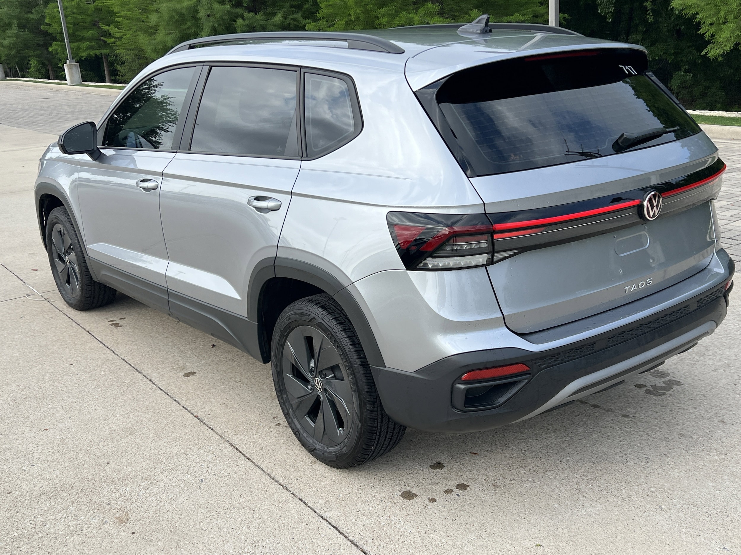 2025 Volkswagen Taos S photo 3