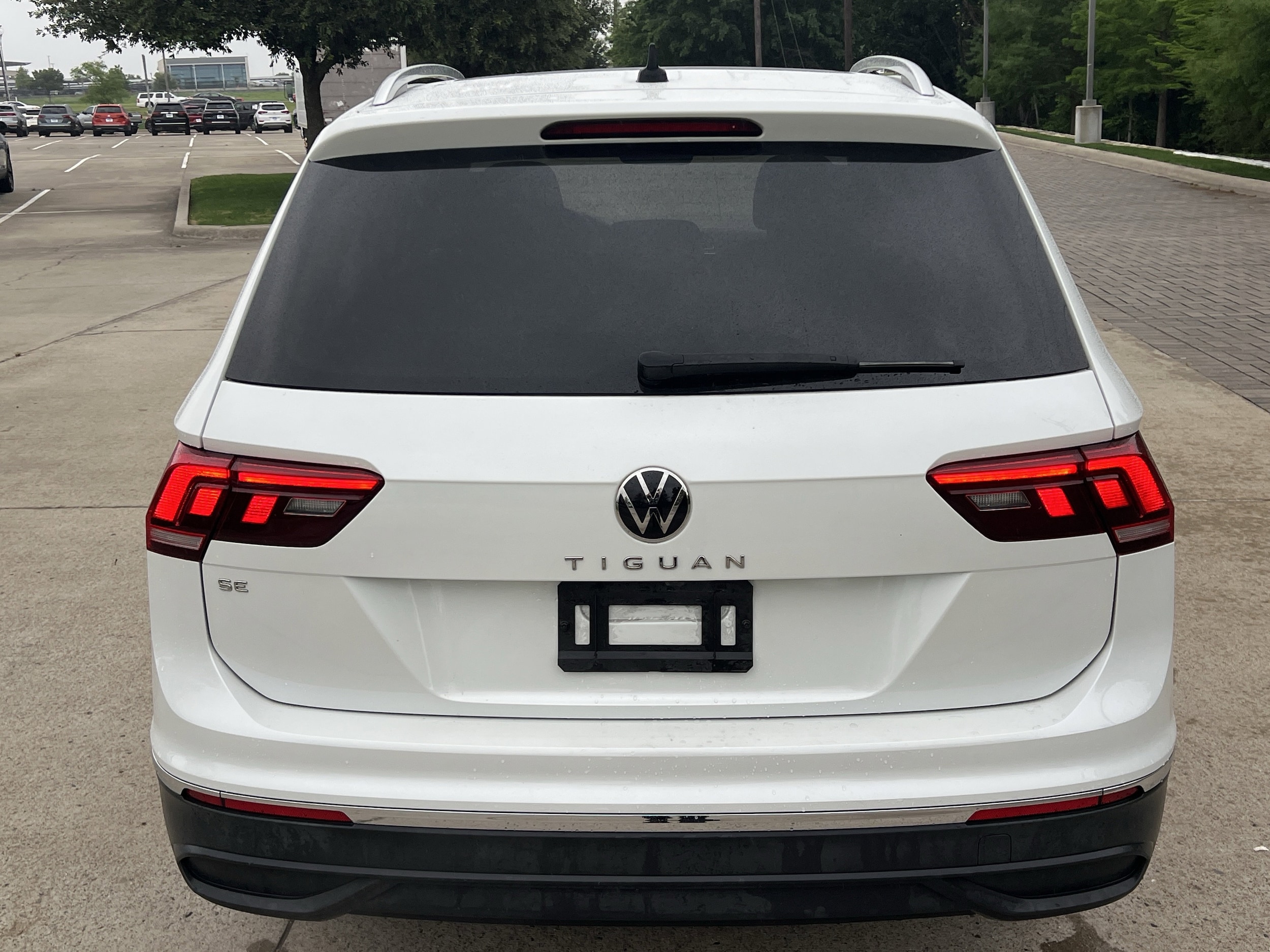 2023 Volkswagen Tiguan SE photo 3