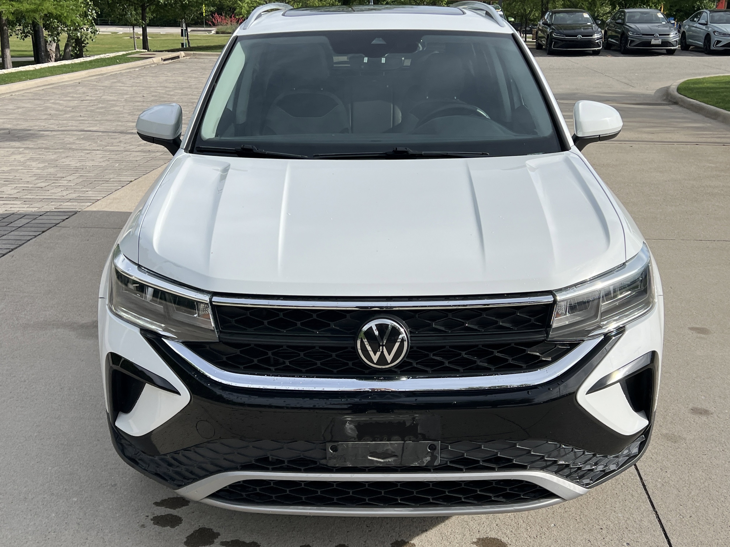 2023 Volkswagen Taos SE photo 2