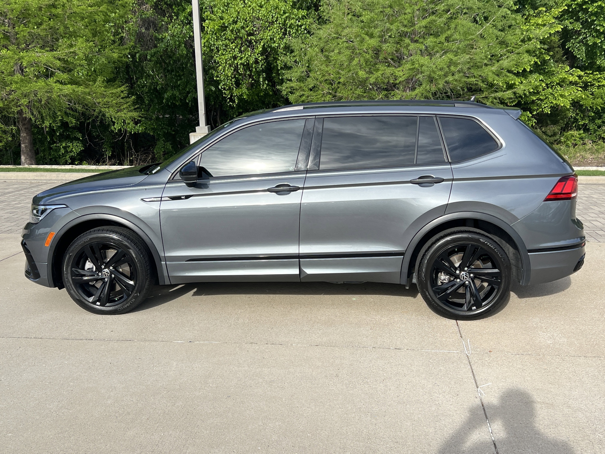 2023 Volkswagen Tiguan SE R-Line Black photo 6