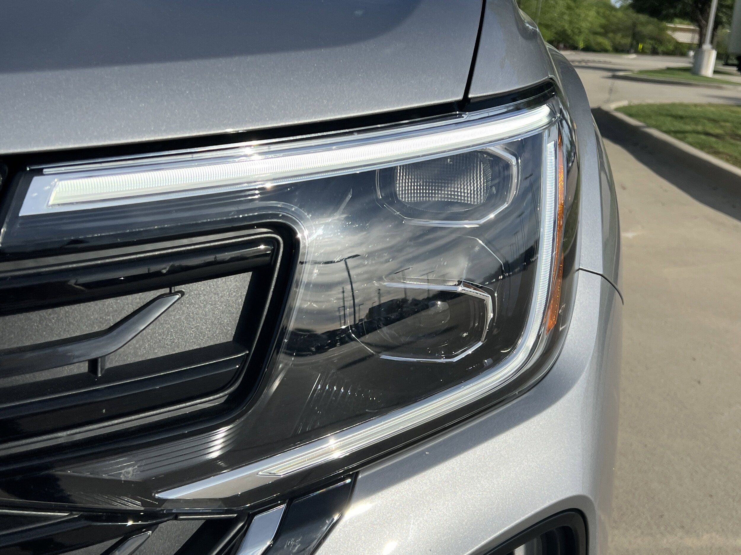 2025 Volkswagen Atlas Cross Sport 2.0T SE w/Technology photo 4