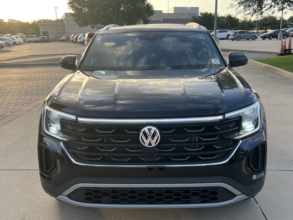 Used 2025 Volkswagen Atlas Cross Sport 2.0T SE w/Technology SUV