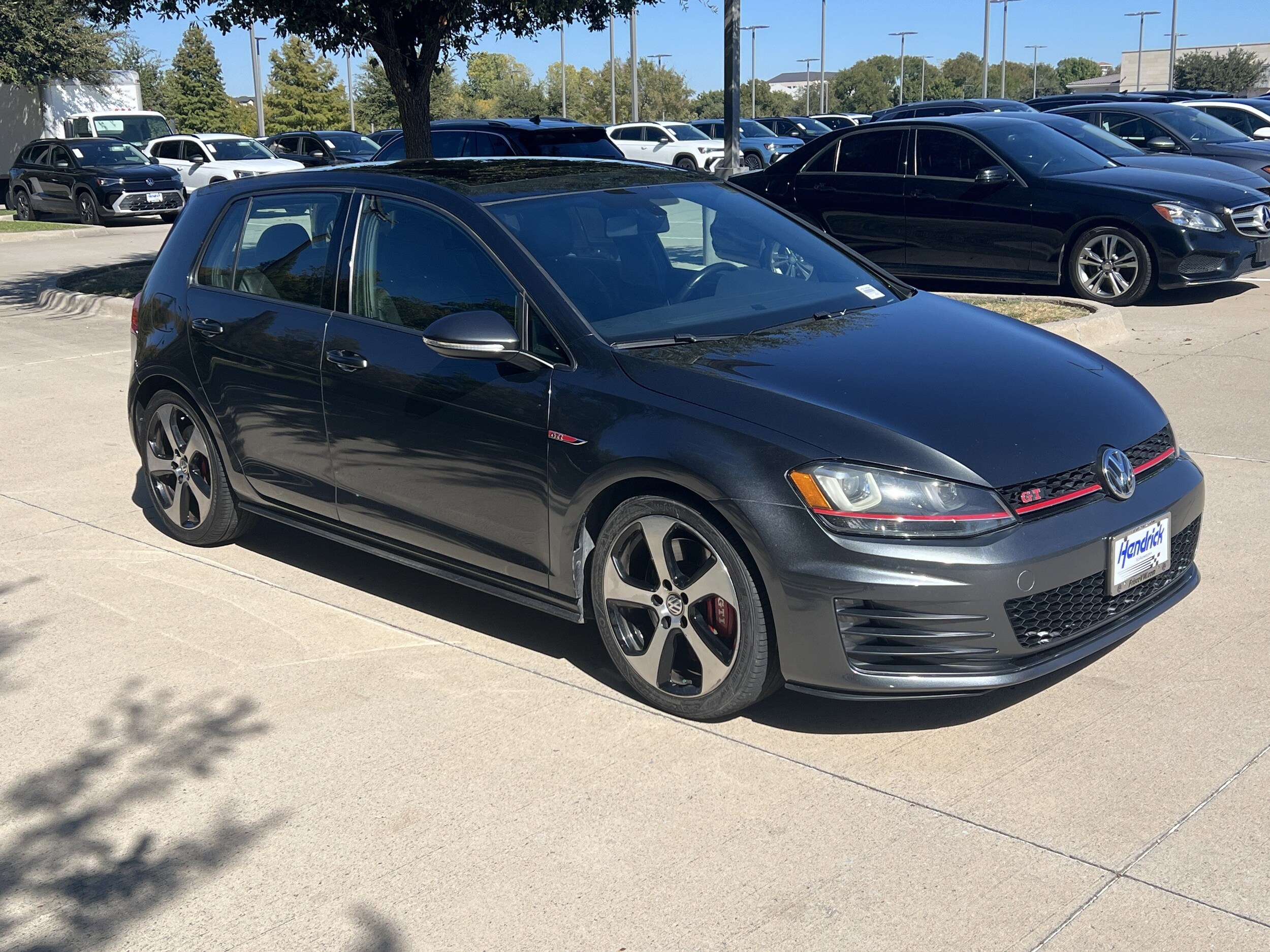 2017 Volkswagen Golf GTI SE photo 2