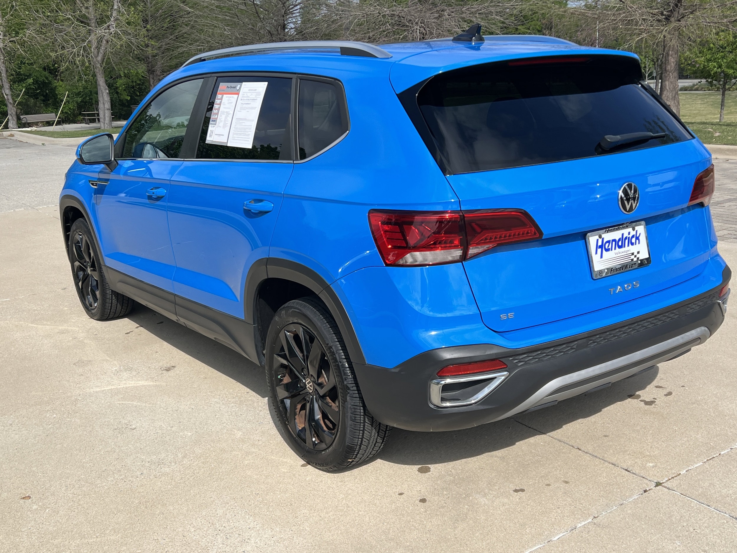 2023 Volkswagen Taos SE photo 3